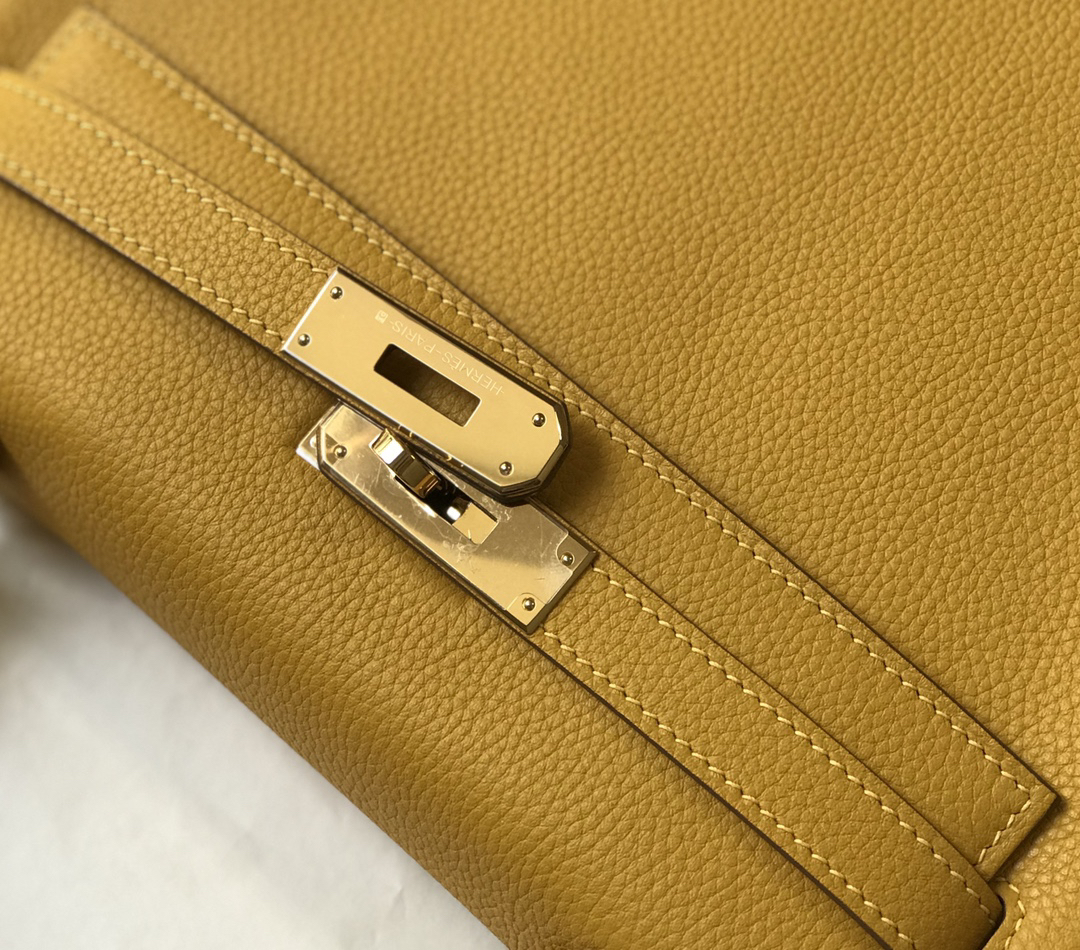 Hermès Kelly 25 Handbag in Togo Leather - Image 7