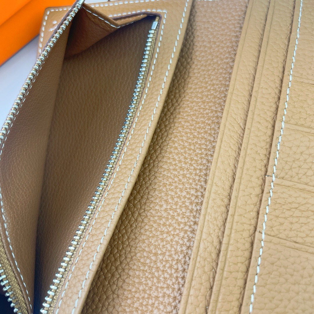 Hermes Evercolor Small Calfskin Long Wallet with Contrasting Horse Stitching - Image 7