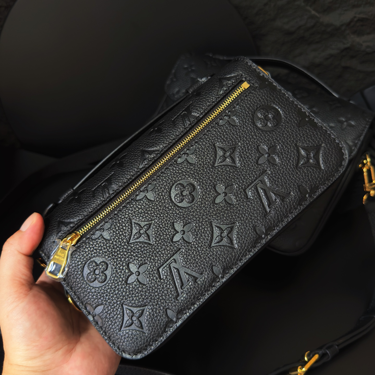 Pochette Metis East West Shoulder Bag in Black Cowhide Leather - Image 7