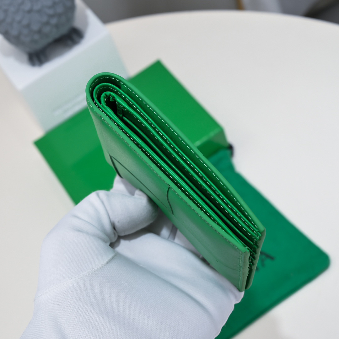 Cassette Woven Premium Cowhide Bifold Wallet - Image 7