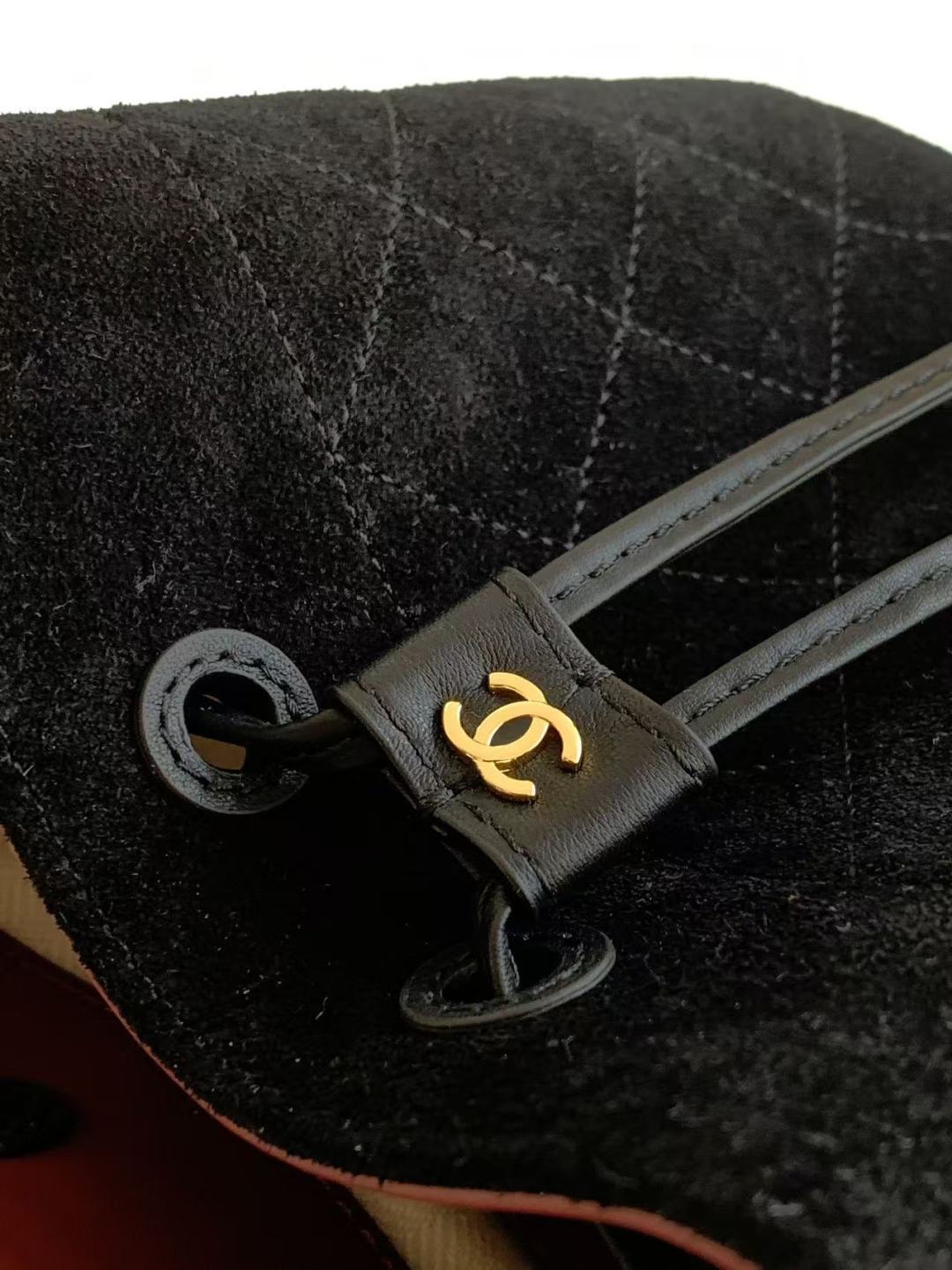 Chanel 26B AS6537 Small Bucket Bag - Image 7