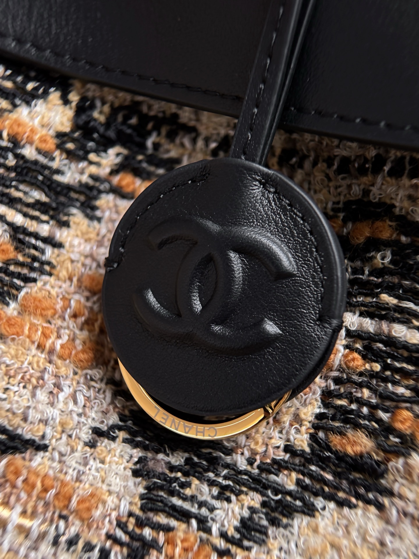 Chanel 26A Métiers d’Art Leopard-Print Baguette Handbag - Image 7