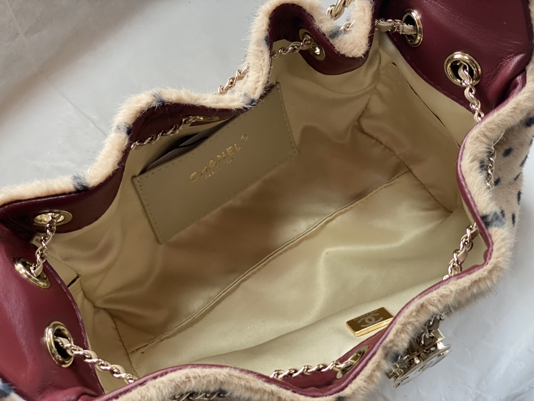 CHANEL Mini Spotted Velvet Bucket Bag - Image 7