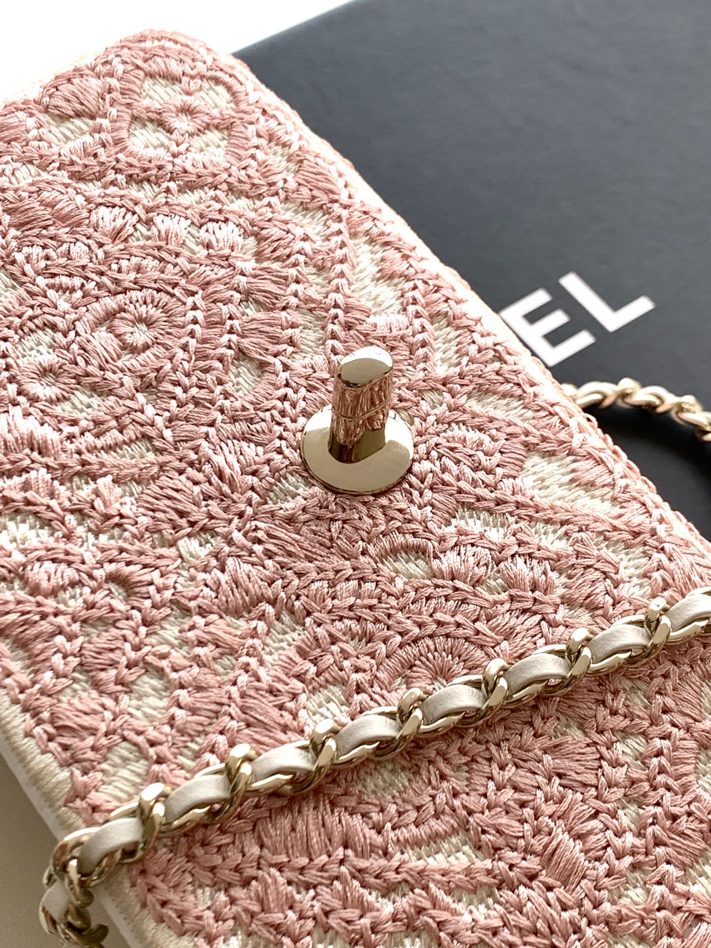 Chanel 26-Needle Woven Crossbody Bag with Double-C Logo - Image 7