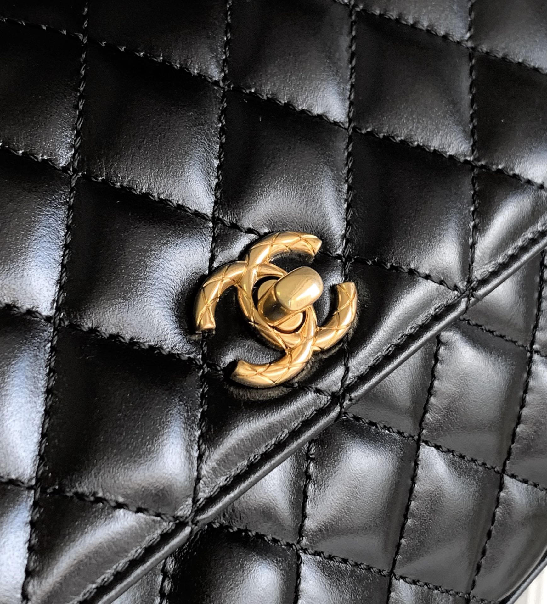 Chanel Coco Handle 24A Classic Handbag - Image 7