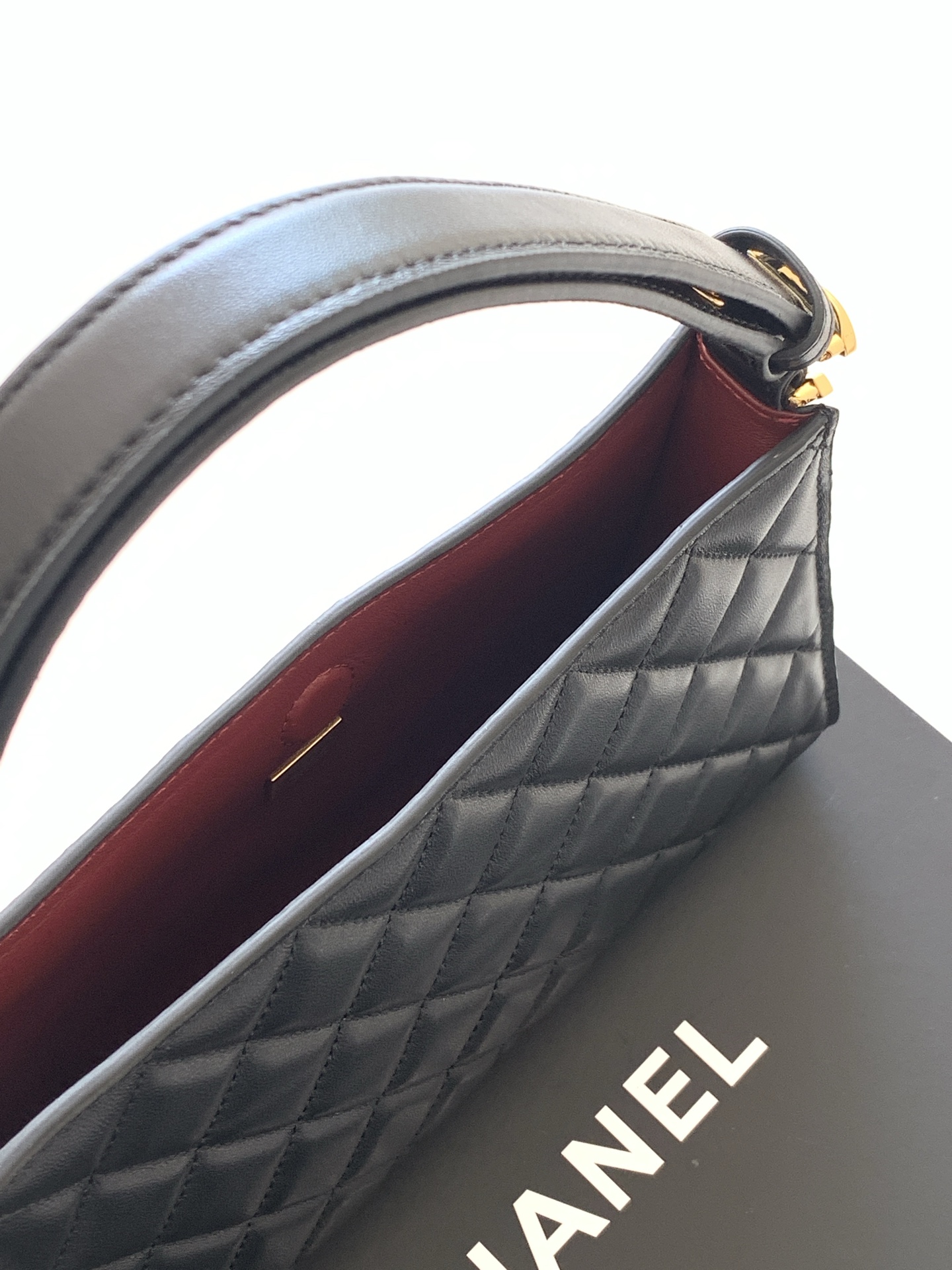 Chanel 26X Christmas Limited Quilted Lambskin Shoulder Bag - Image 7
