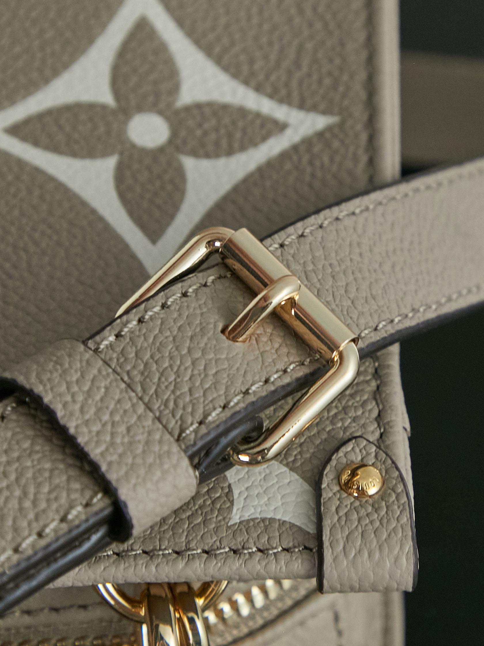Louis Vuitton OnTheGo East West Tote Bag - Image 7