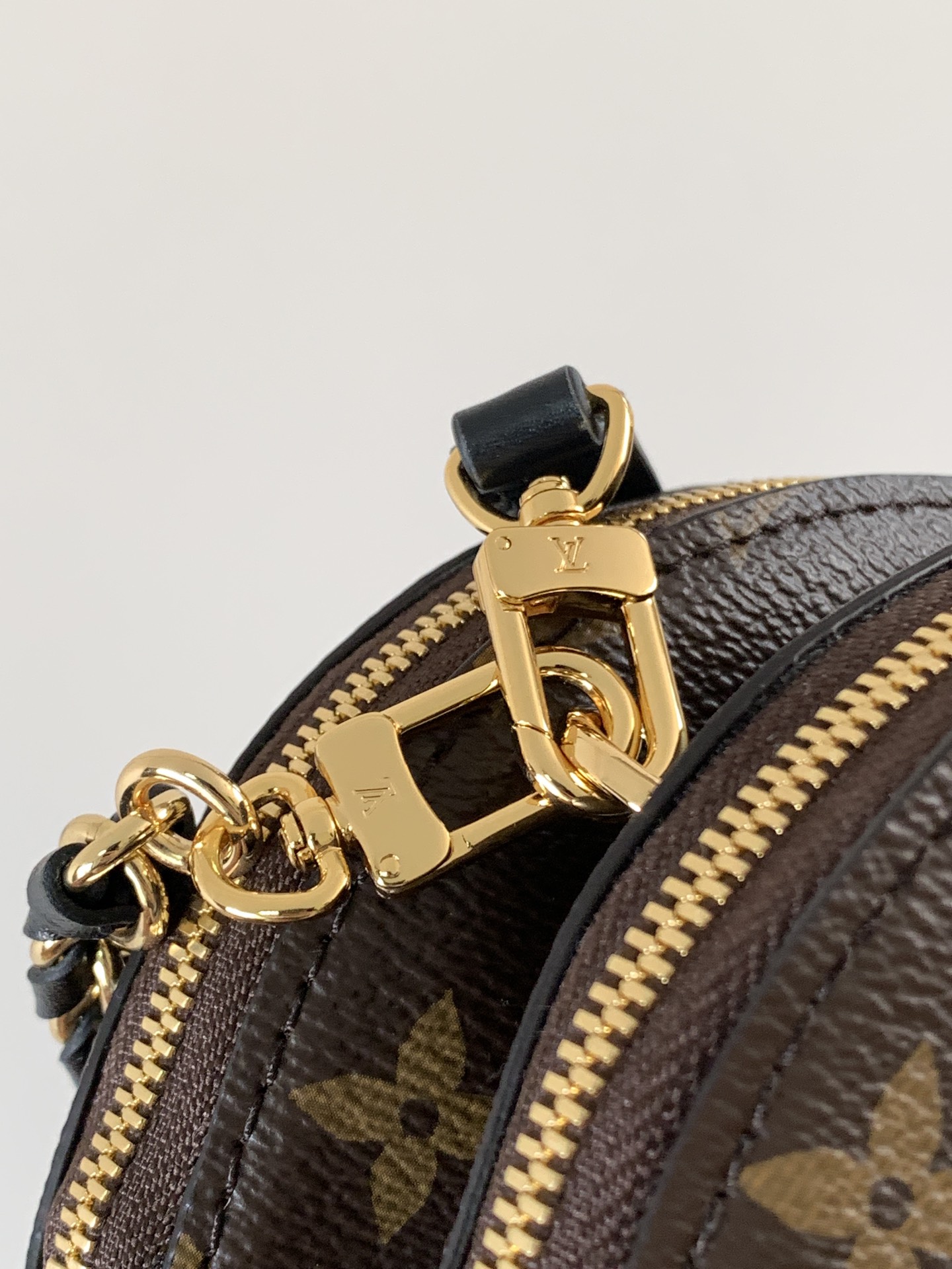 Louis Vuitton Alma Handbag M12996 - Image 7
