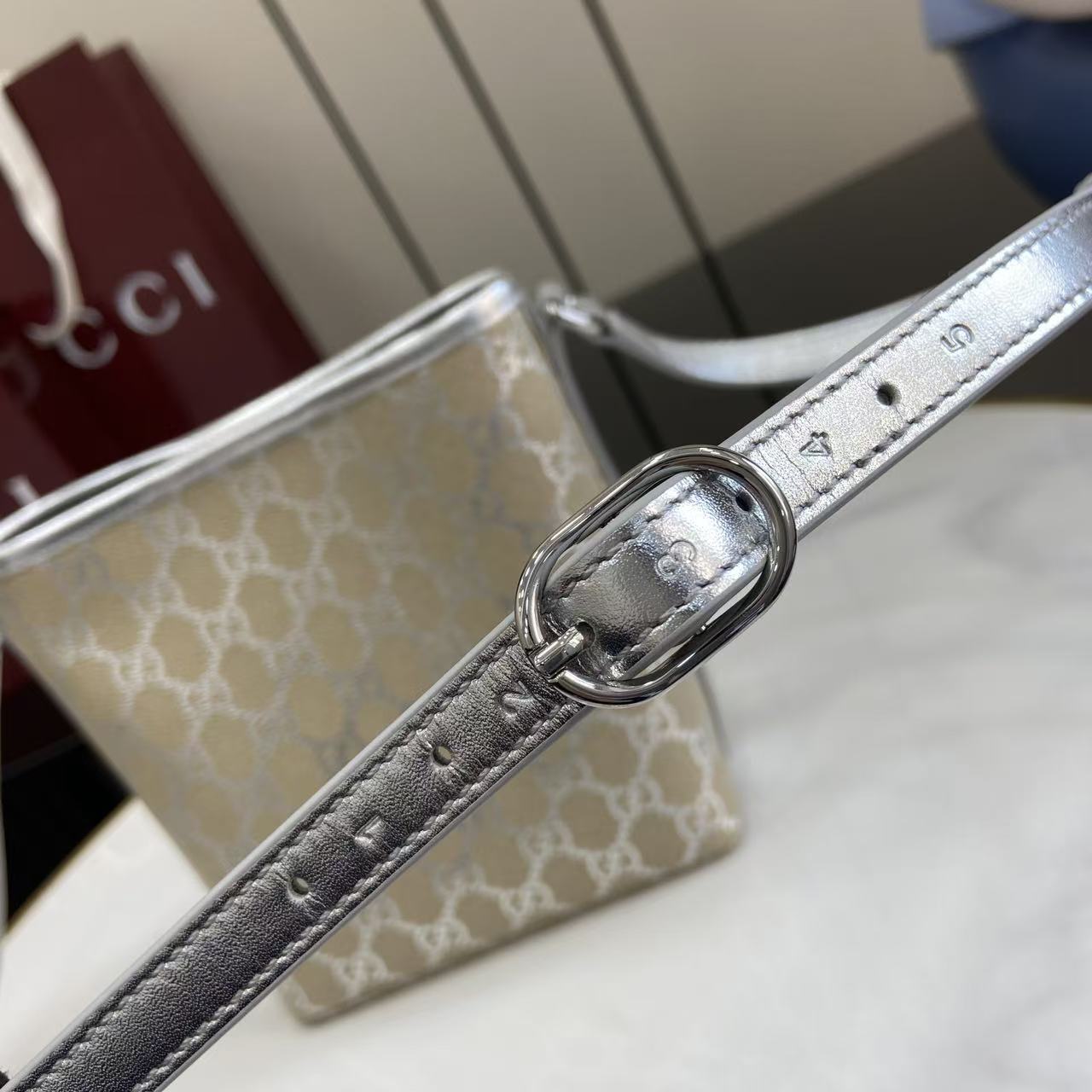 Gucci Model 847090 Apricot Silver Bag - Image 7