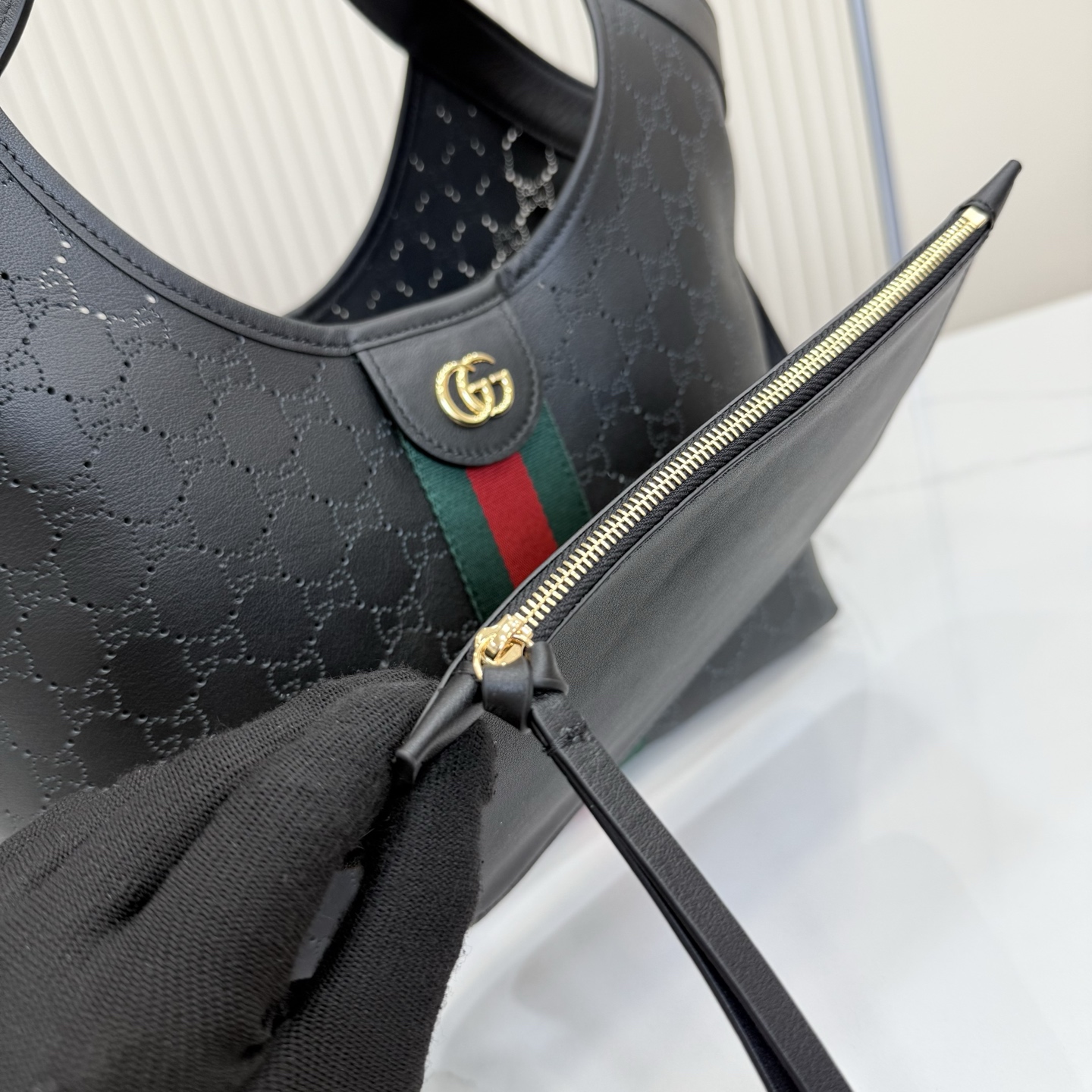 Gucci Perforated Leather Bag 860845 - Image 7