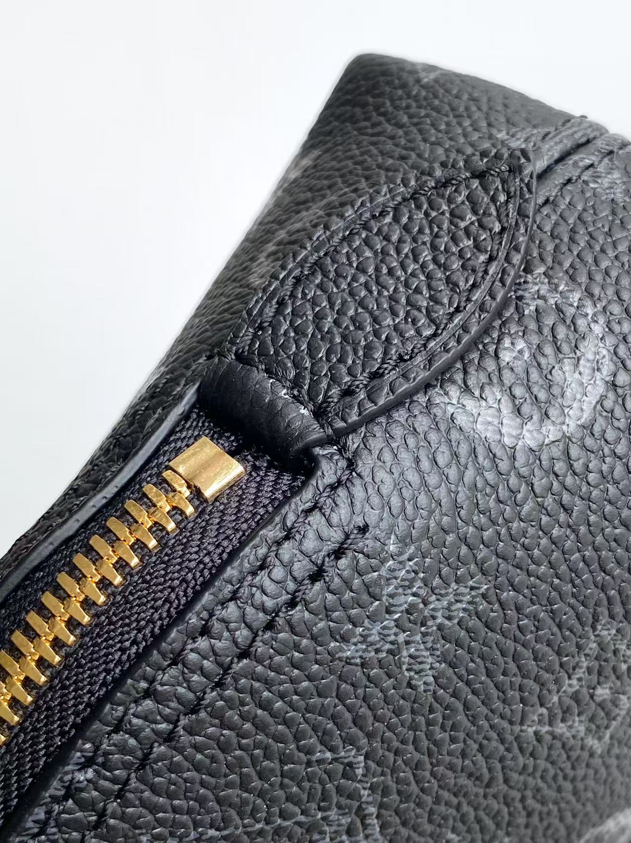 Louis Vuitton Sedy Handbag - Image 7