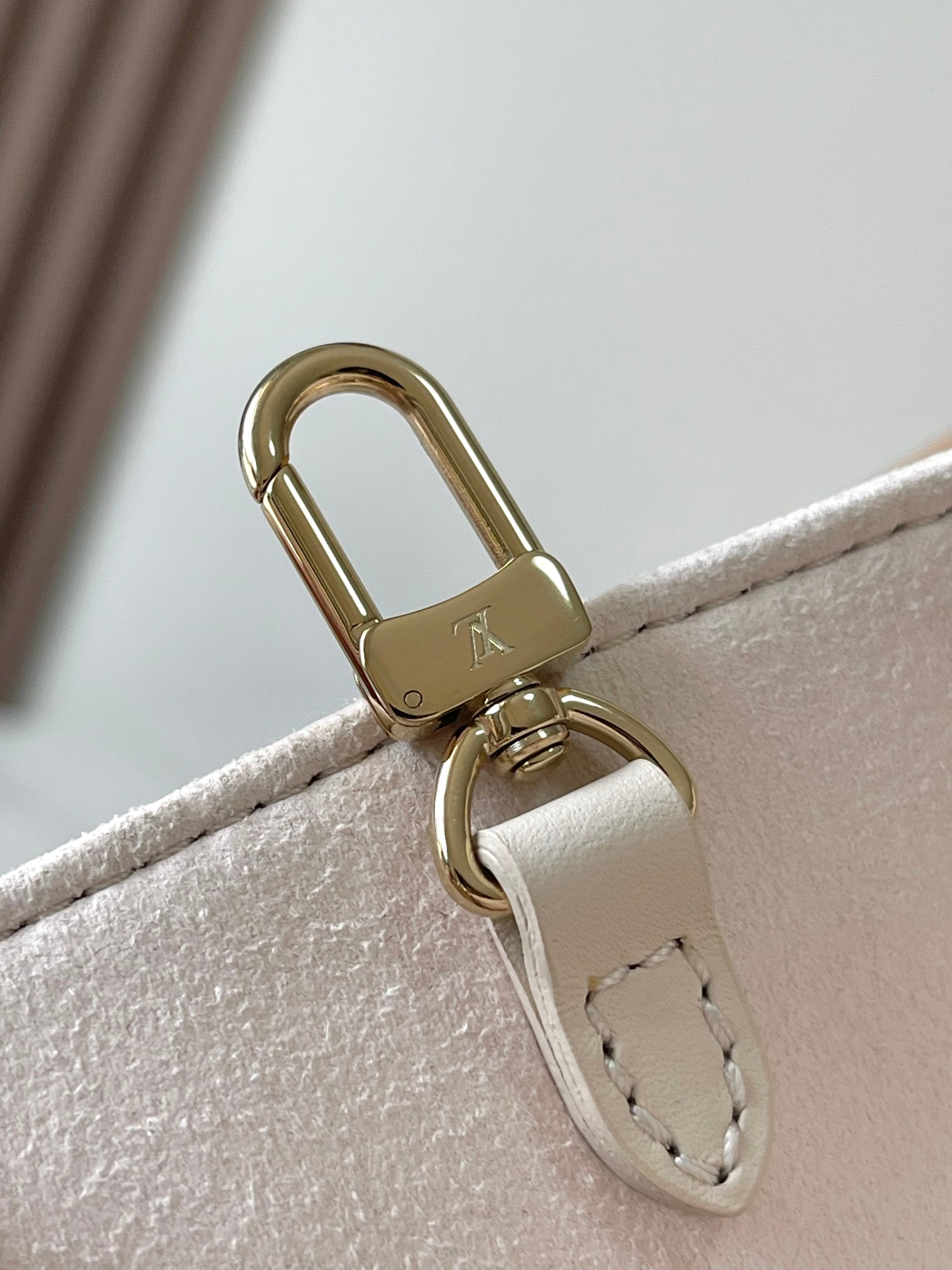 Louis Vuitton OnTheGo Small Handbag - Image 7