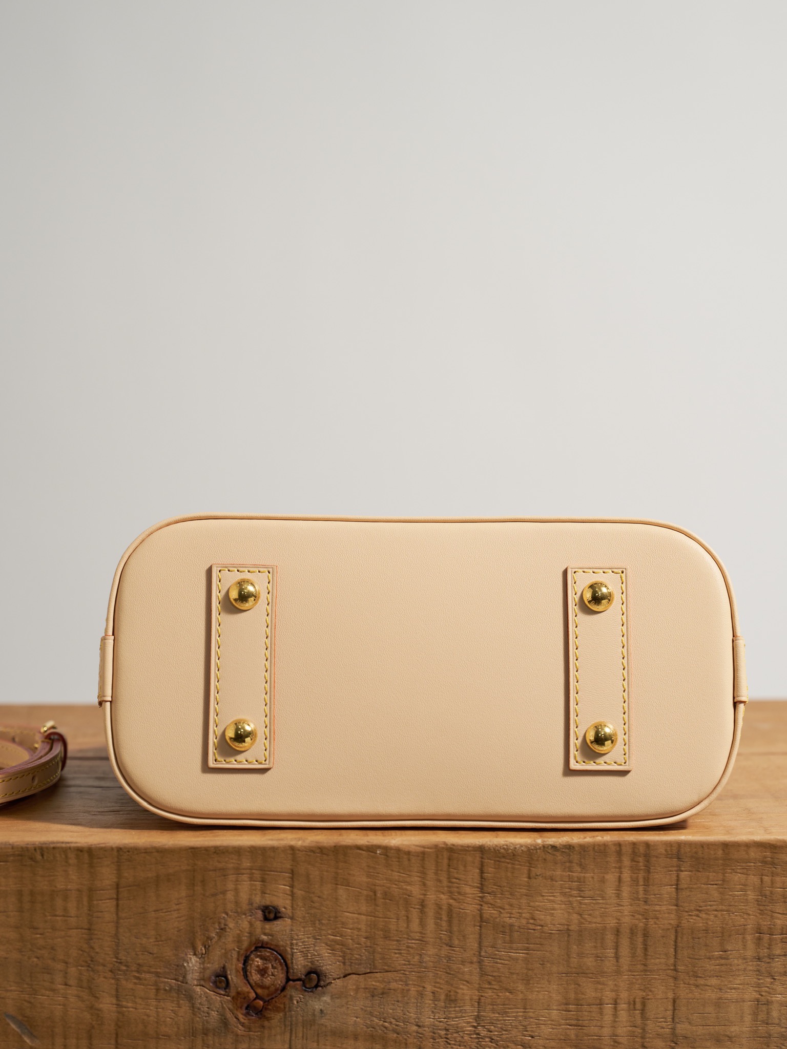 Louis Vuitton Alma BB Handbag in Monogram Canvas - Image 7
