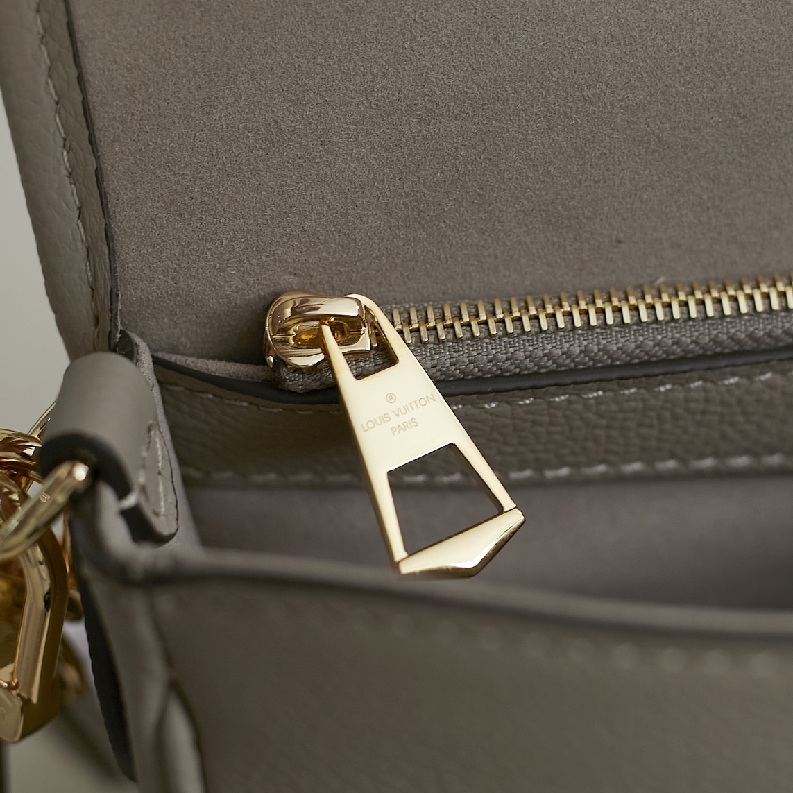 Louis Vuitton Diane Handbag M13231 - Image 7