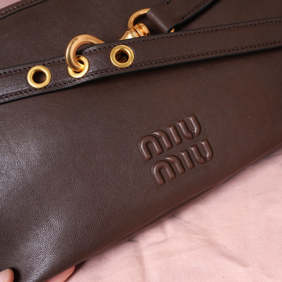 Aventure Leather Shoulder Bag 5BC182 - Image 7