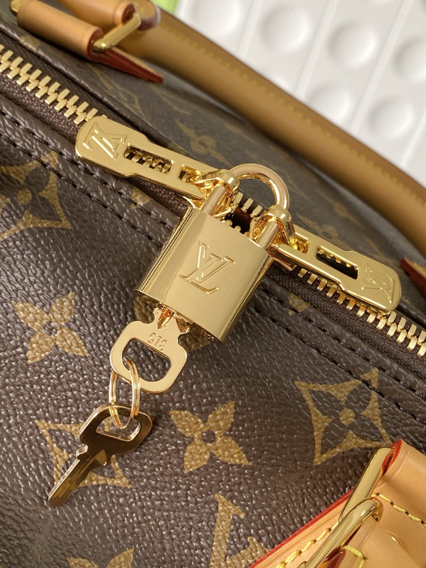 Louis Vuitton Sedy Soft 30 Handbag - Image 7