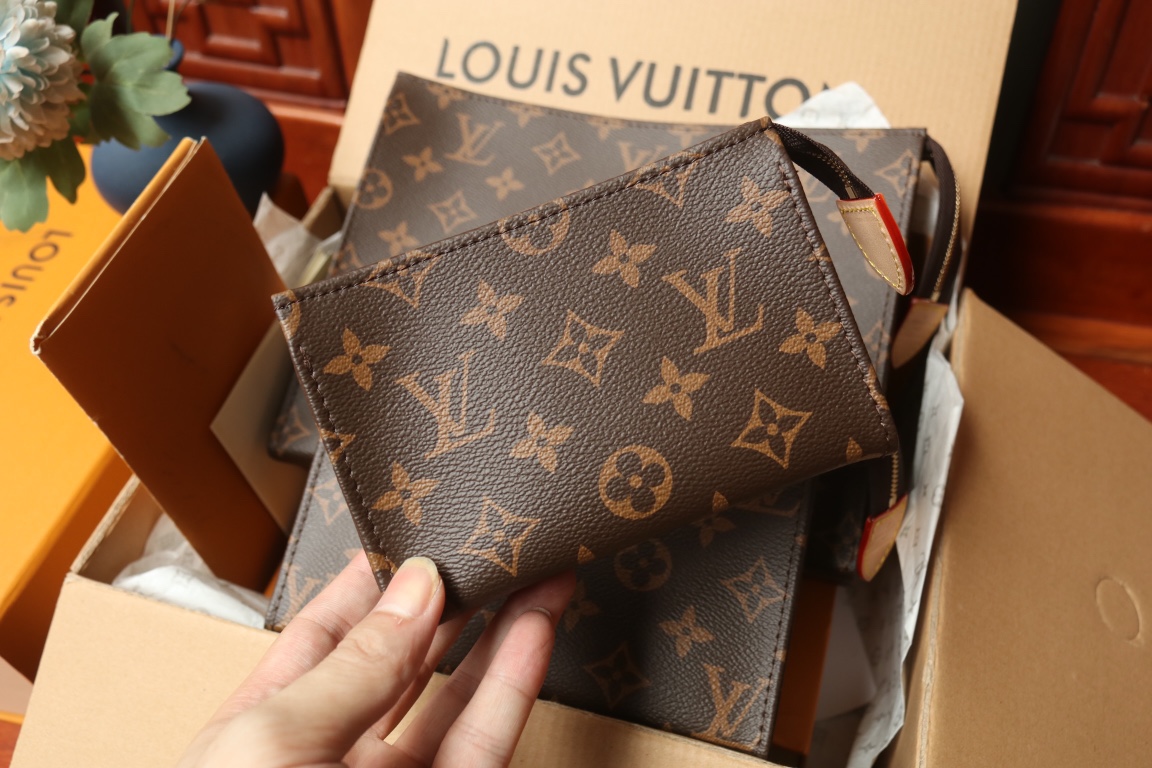 Louis Vuitton M47195 Three-Piece Bag Set - Image 7