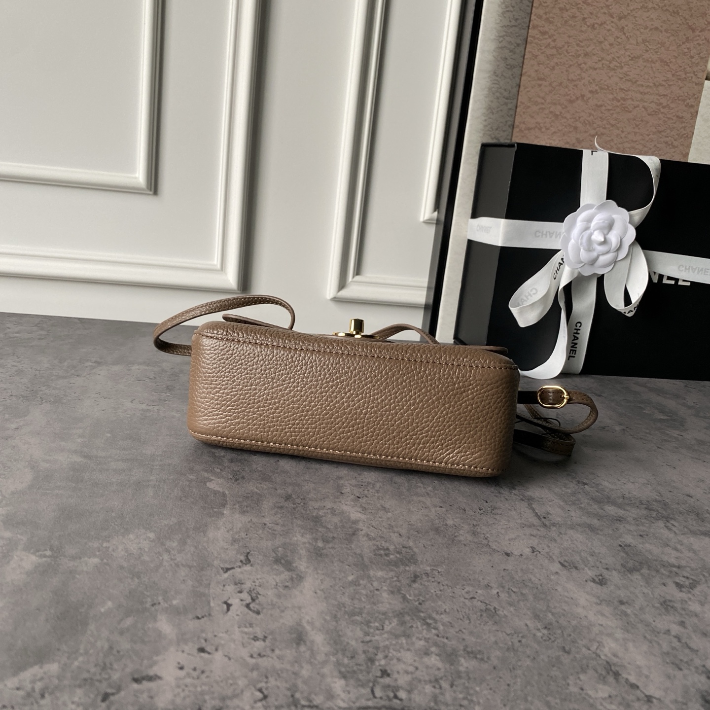 Chanel Mini Flap Shoulder Bag AS6573 - Image 7
