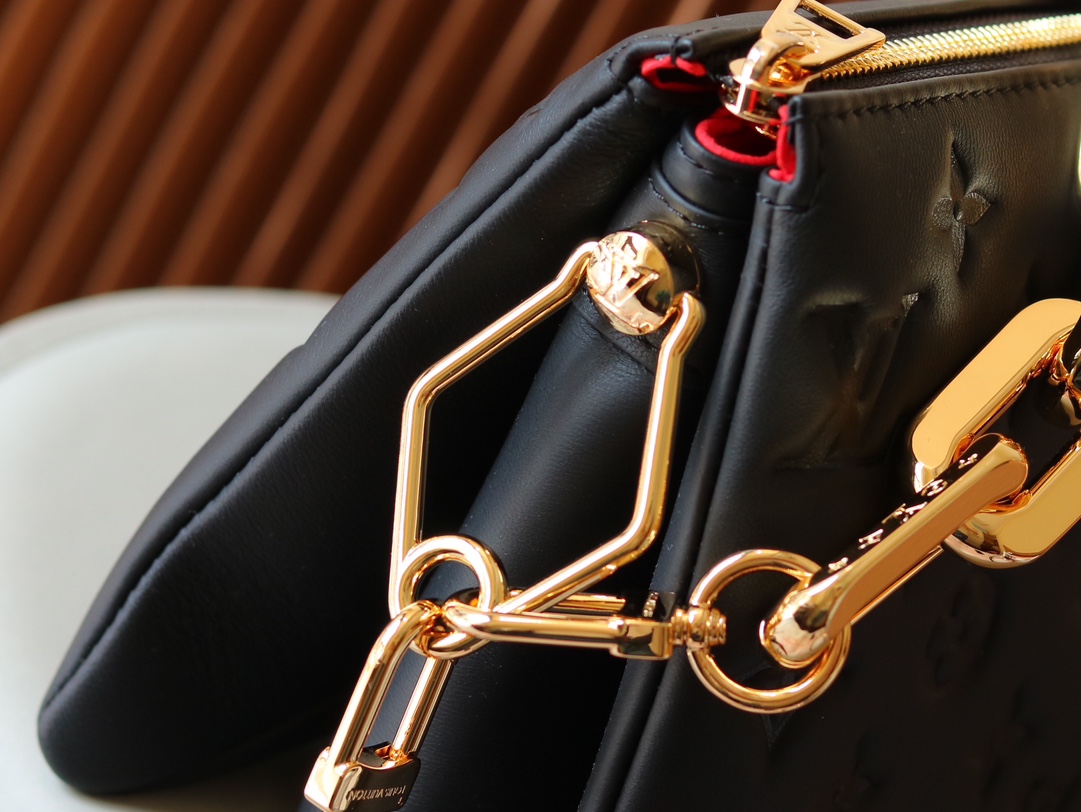 Louis Vuitton Coussin BB Lambskin Shoulder Bag - Image 7