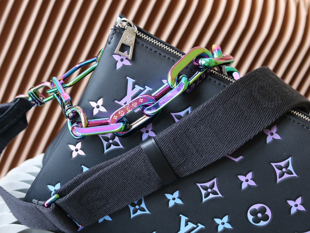 Louis Vuitton Coussin Small Crossbody Bag M23618 - Black - Image 7
