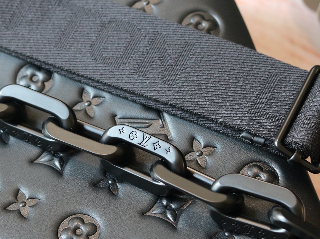 Louis Vuitton Coussin Small Crossbody Bag M11370 - Image 7
