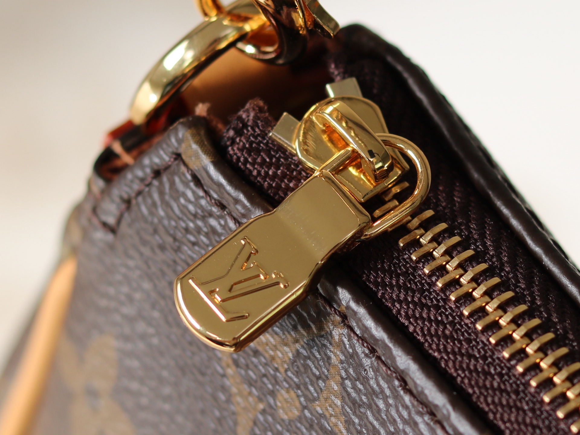 Louis Vuitton Pochette Eva Clutch - Image 7