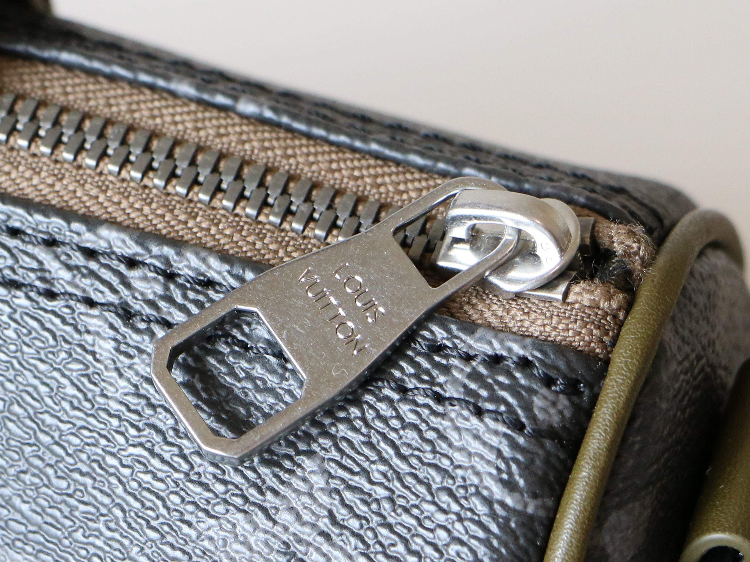 Louis Vuitton Keepall Bandouliere 25 M28638 Monogram Eclipse Bag - Image 7