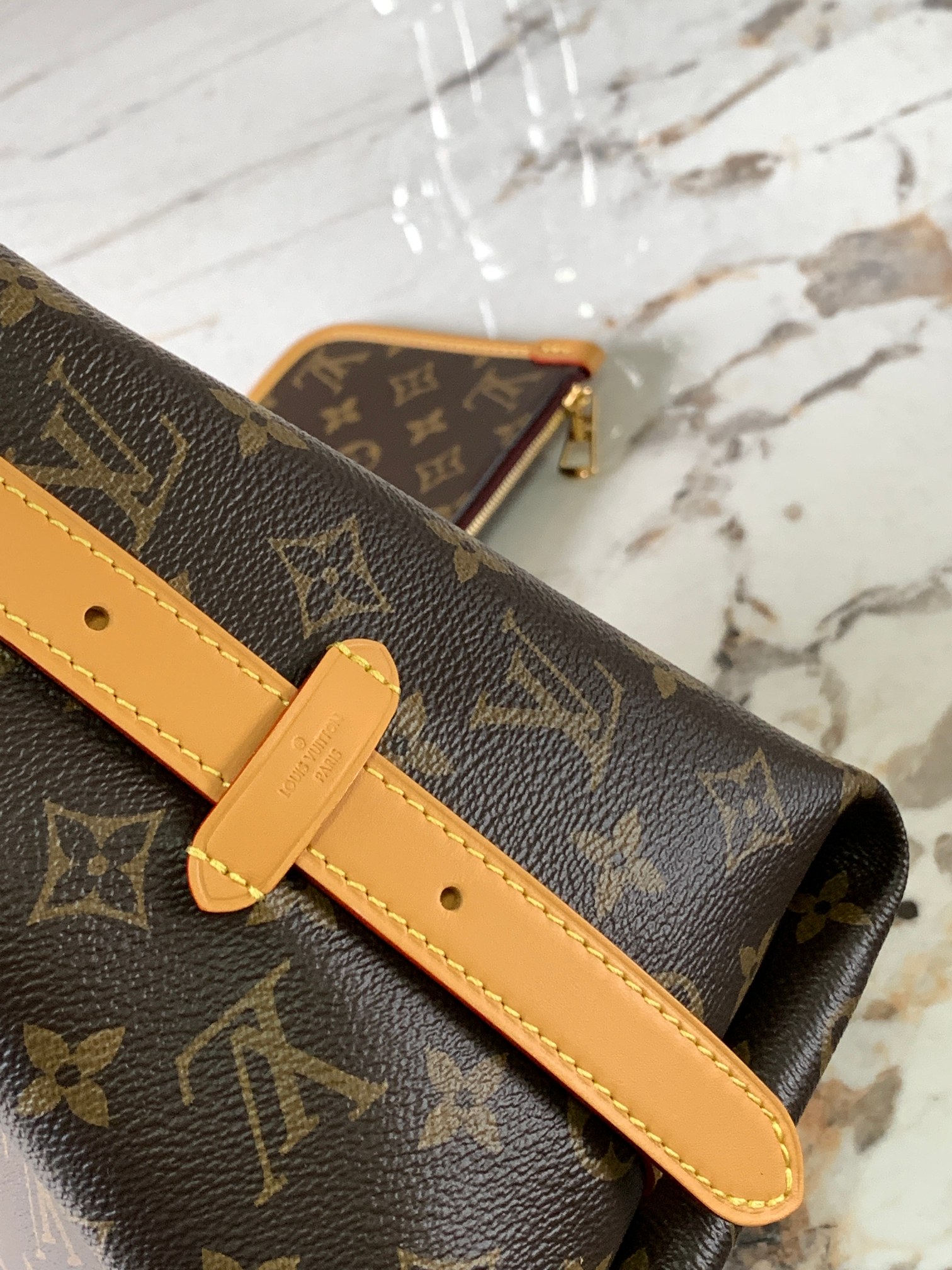 CARRYALL Small Shoulder Bag - Image 7