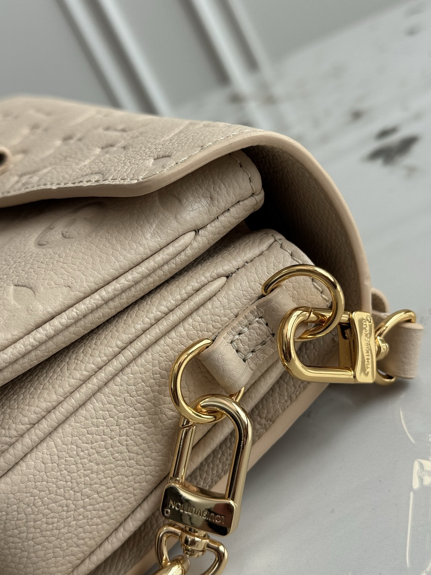 Pochette Metis East West Shoulder Bag - Image 7