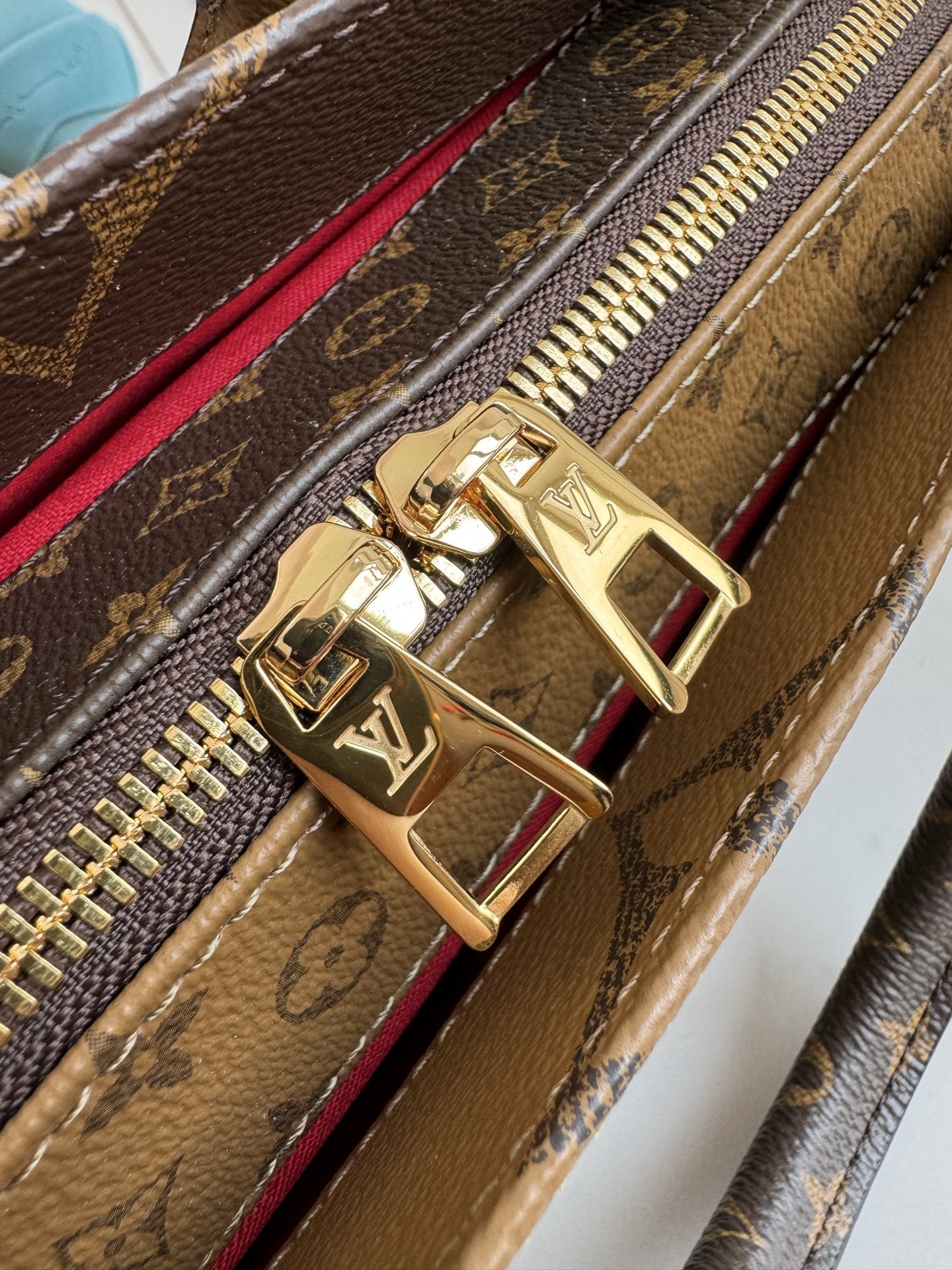 Louis Vuitton OnTheGo East West Handbag M14236 - Image 7