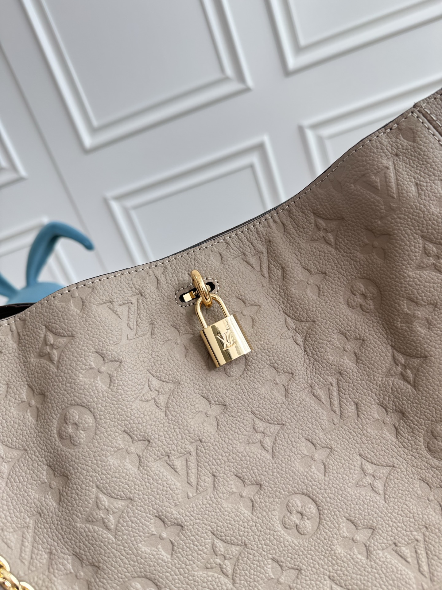 Louis Vuitton Anytime Small Handbag in Monogram Empreinte Leather - Image 7