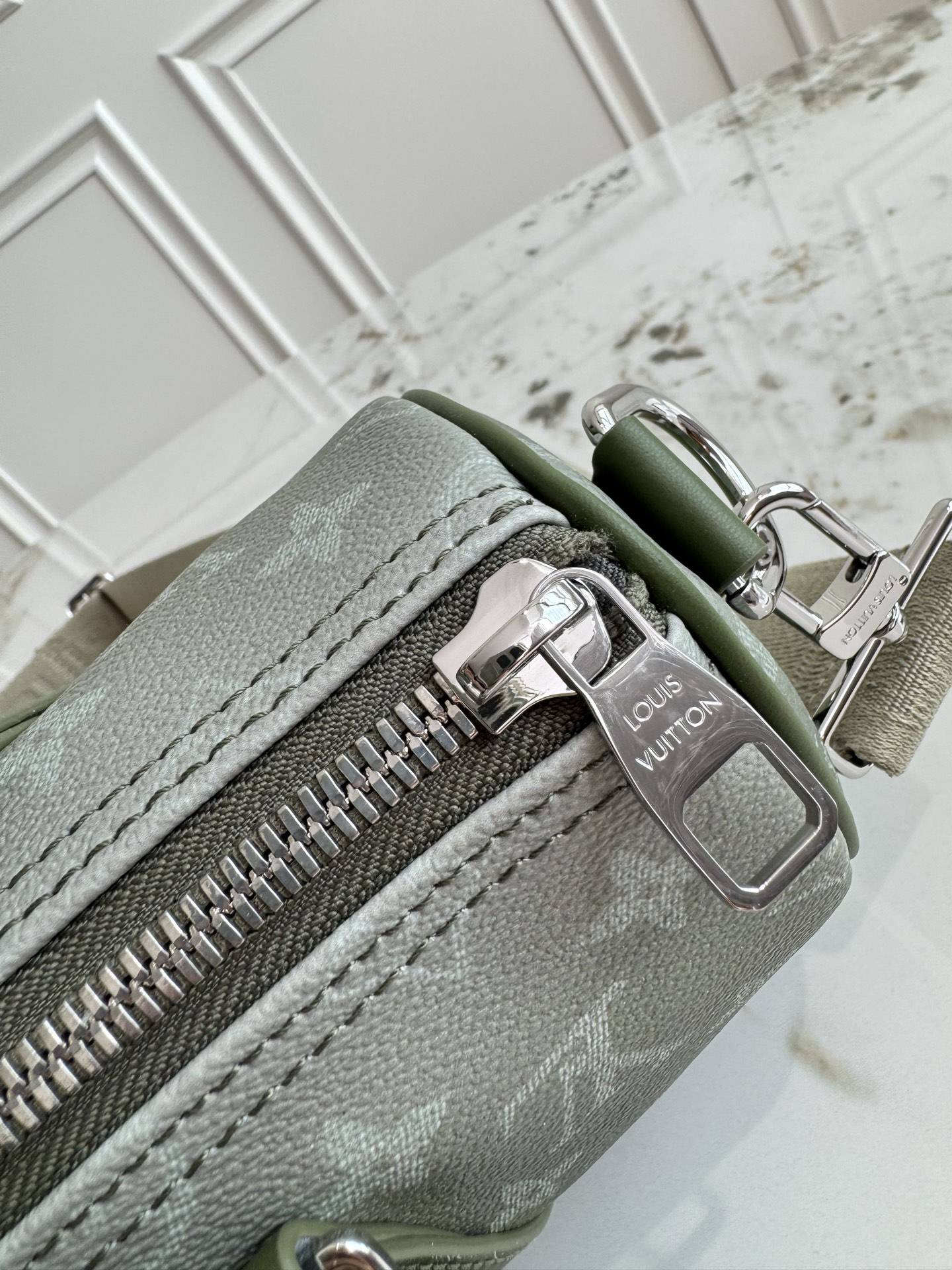 Louis Vuitton Keepall 25 Travel Bag in Monogram Eclipse Reverse Canvas - Image 7
