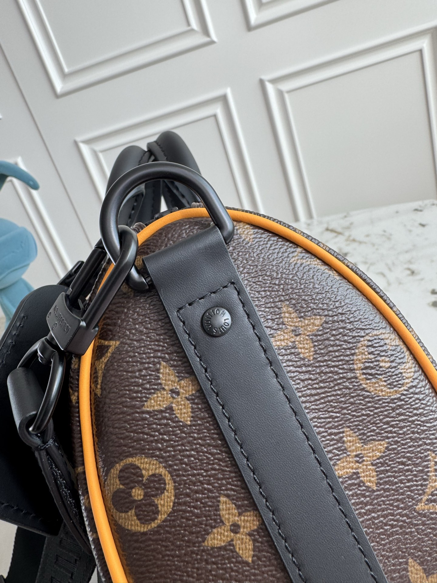 Louis Vuitton Keepall 25 Handbag in Monogram Eclipse Reverse Canvas - Image 7