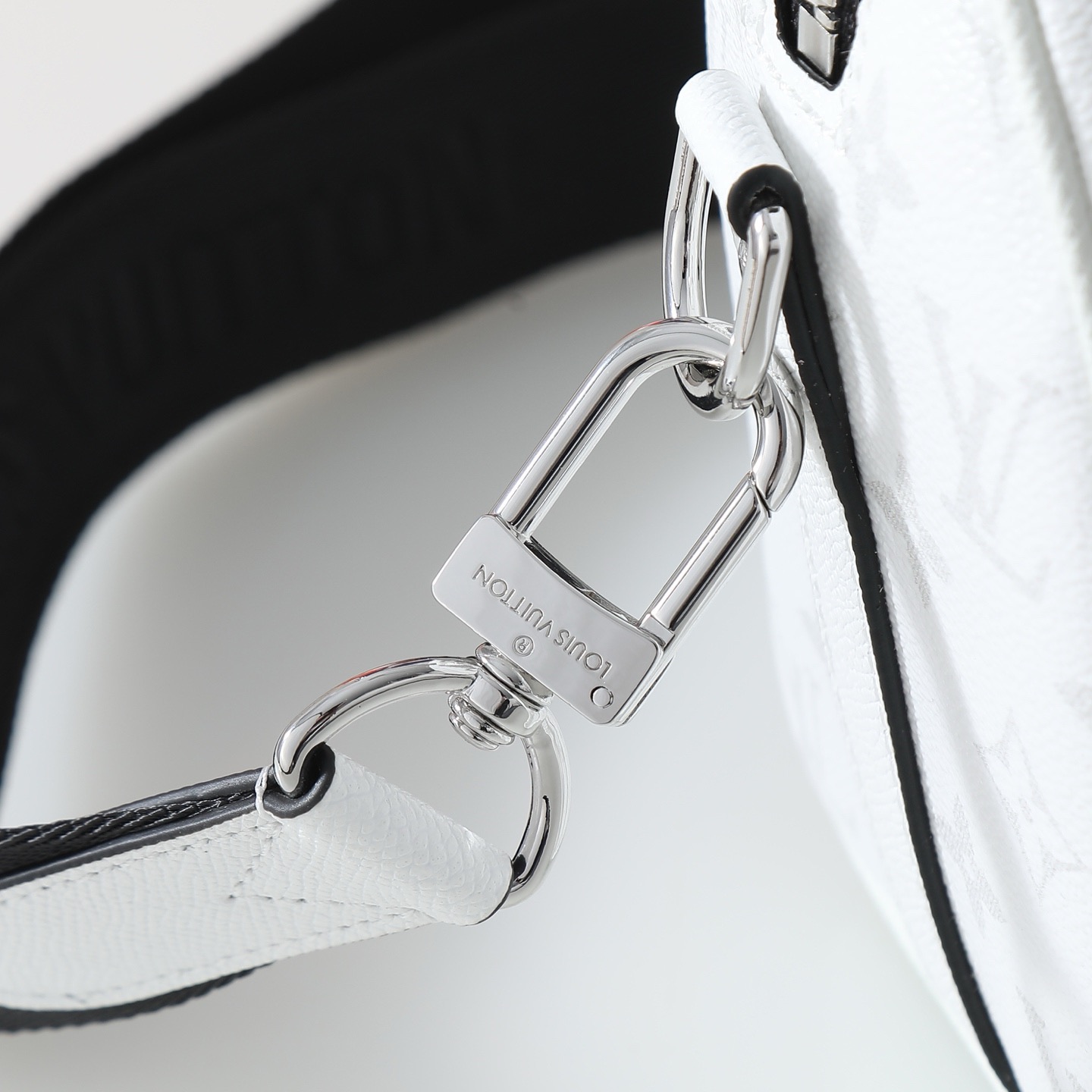Louis Vuitton City Keepall M27644 Crossbody Bag in White Monogram - Image 7