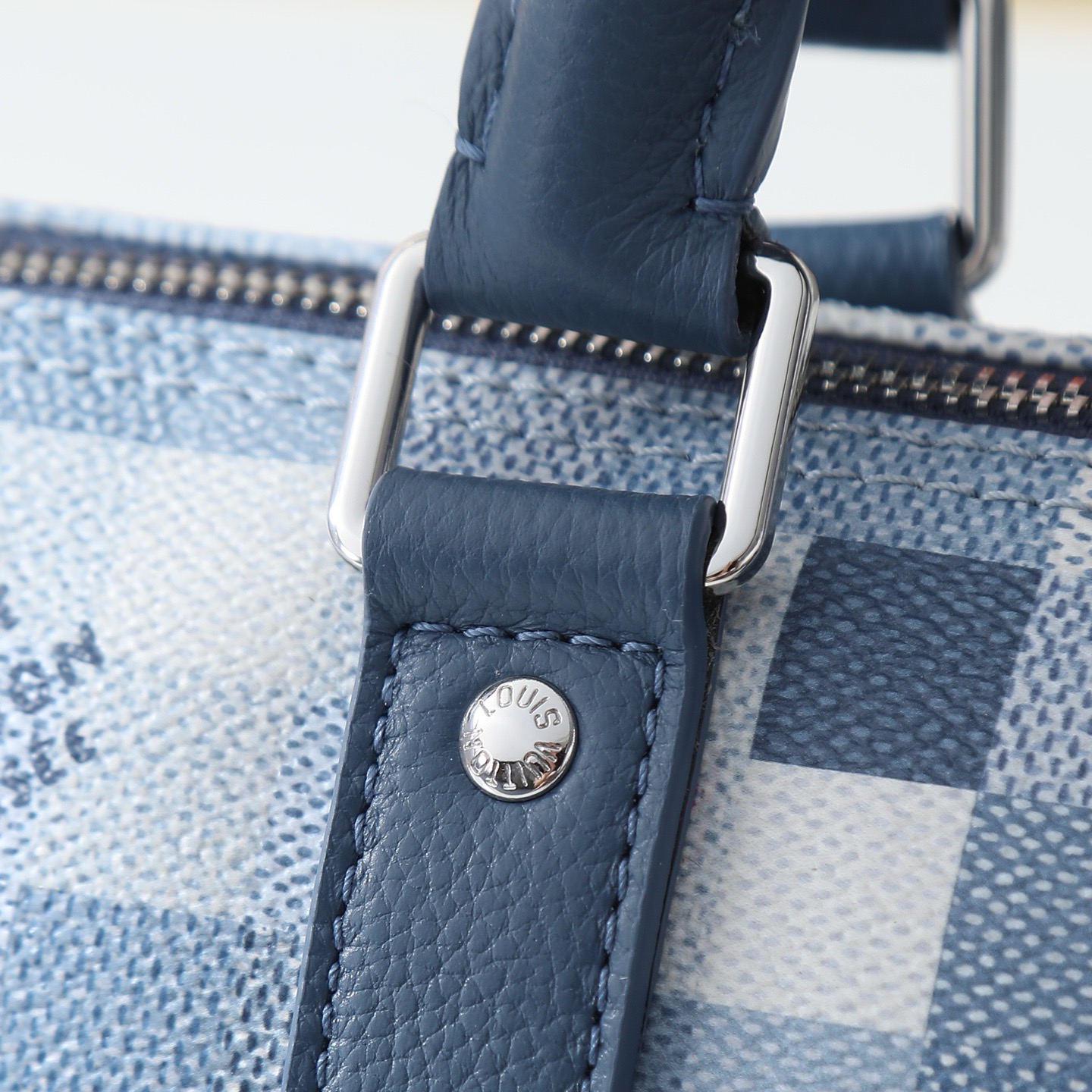 Louis Vuitton Keepall Bandoulière 25 Travel Bag - Image 7