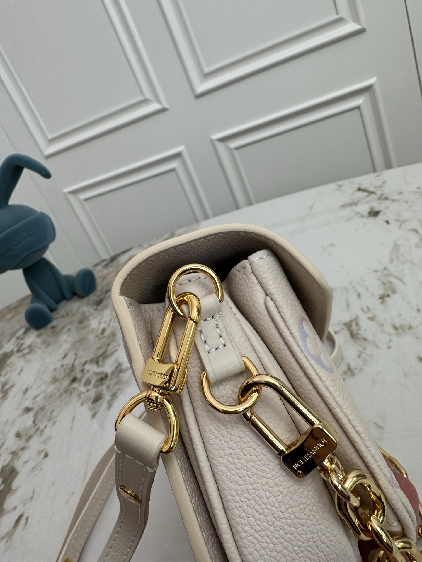 Louis Vuitton Pochette Métis East West Monogram Leather Crossbody Bag M25682 - Image 7