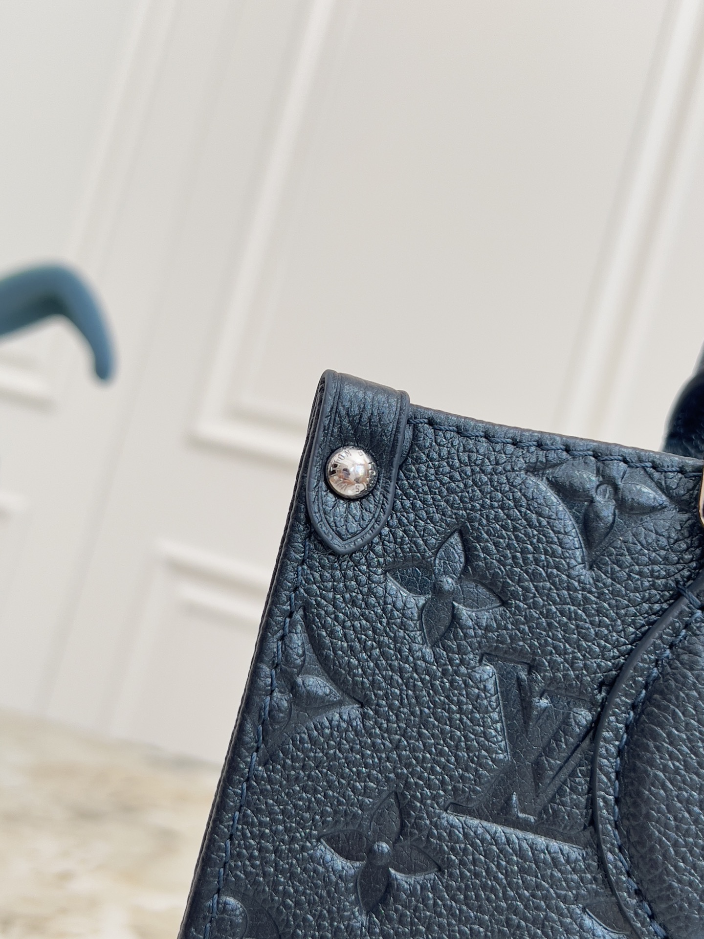 Louis Vuitton OnTheGo Tote in Pearl Blue Embossed Leather - Image 7