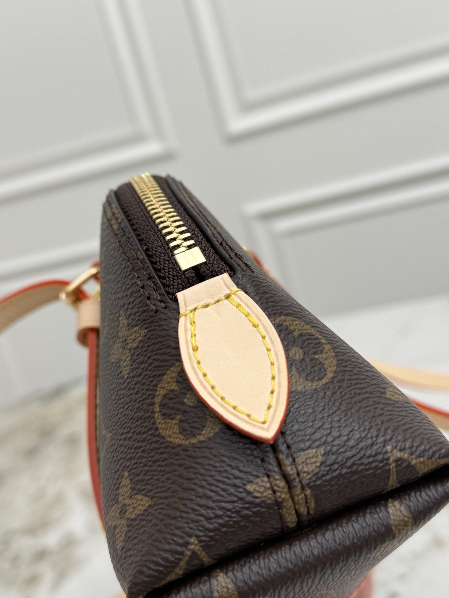 Louis Vuitton Squire East West Handbag M28953 - Image 7