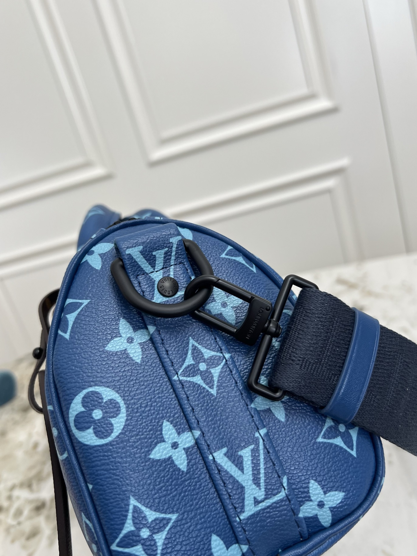 Louis Vuitton Keepall Bandoulière 25 Travel Bag - Image 7