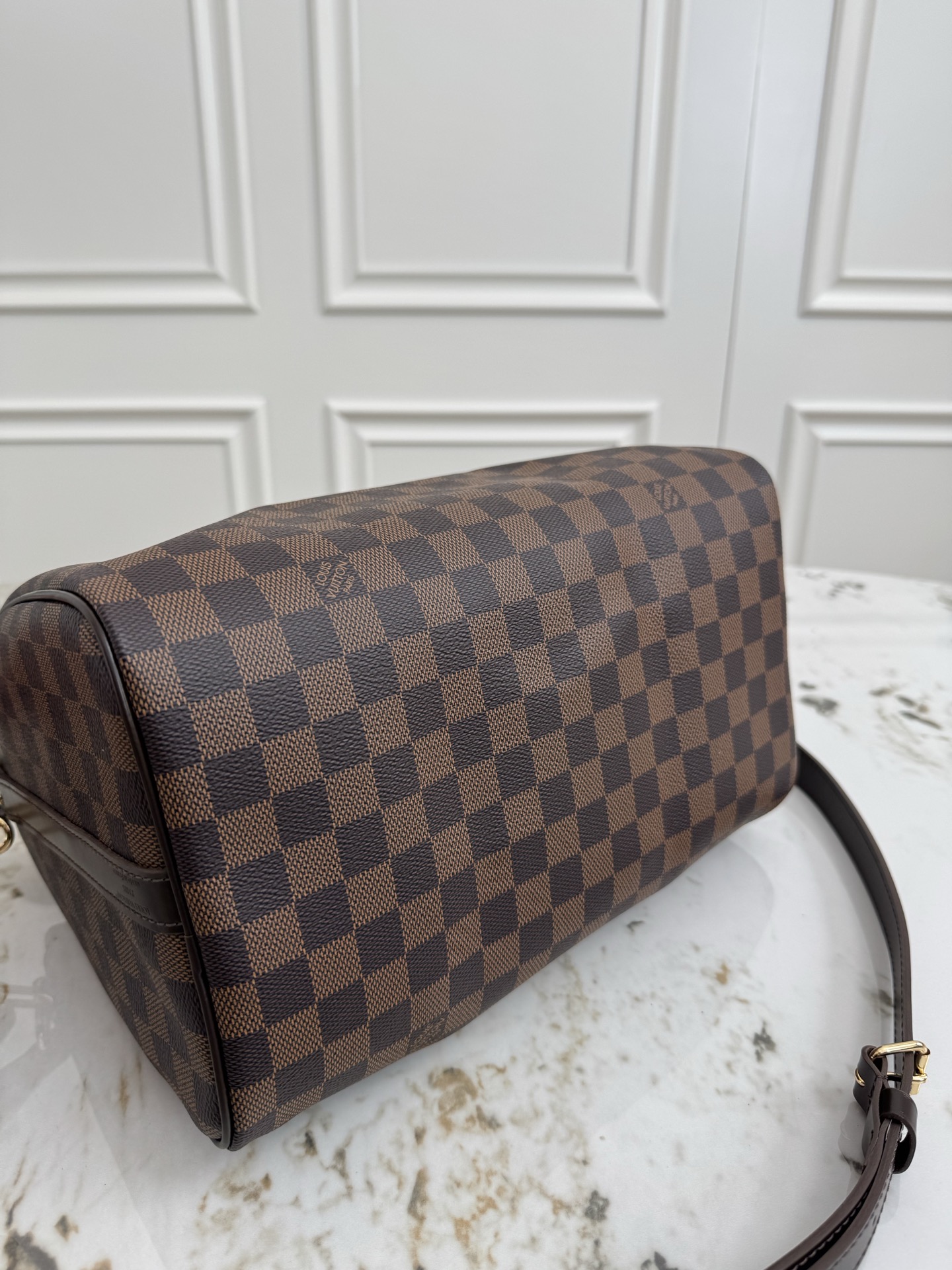 Speedy Bandoulière 30 Handbag in Damier Ebene Canvas - Image 7