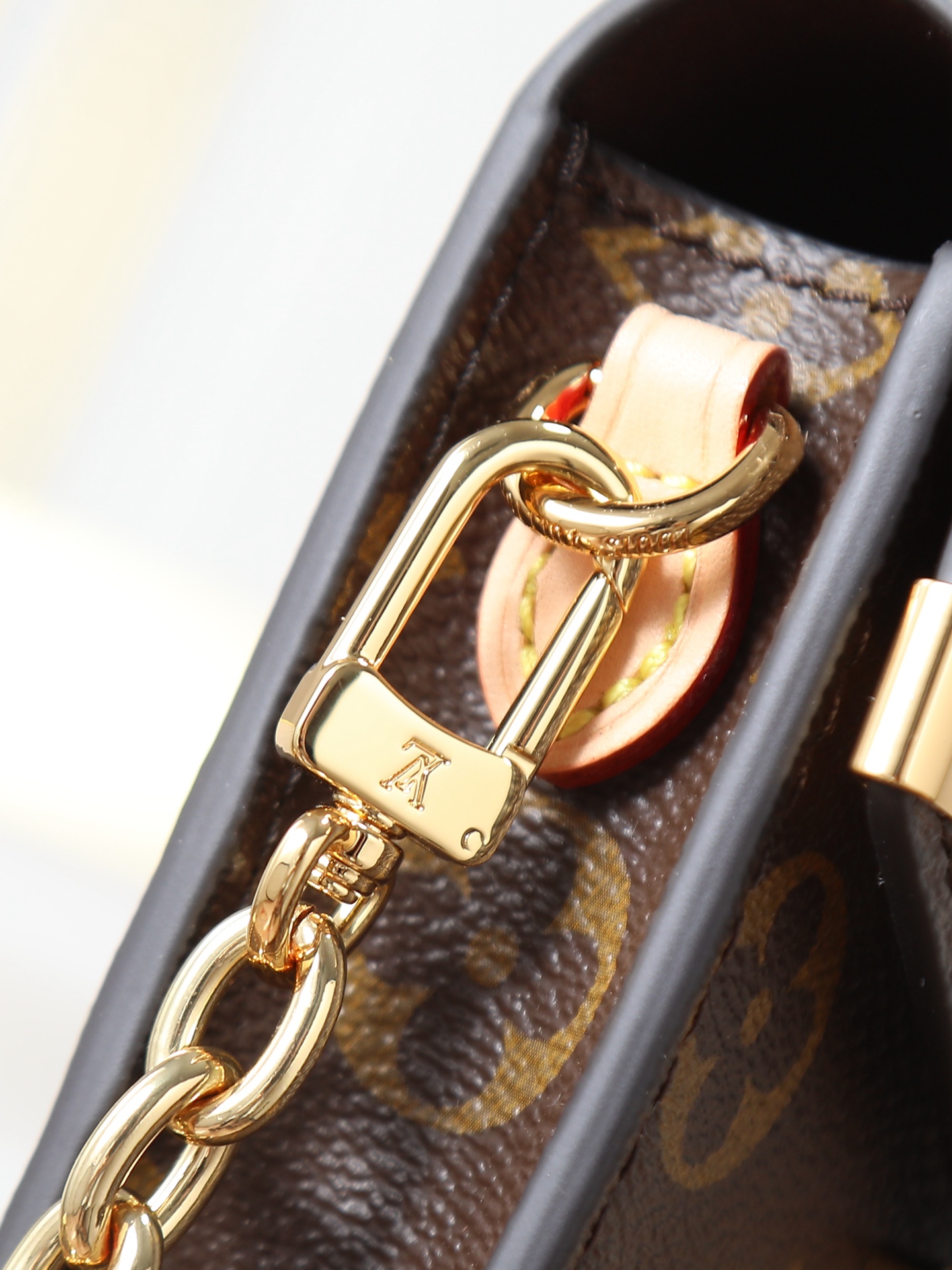Louis Vuitton Métis Phone Bag, Model M13572 - Image 7