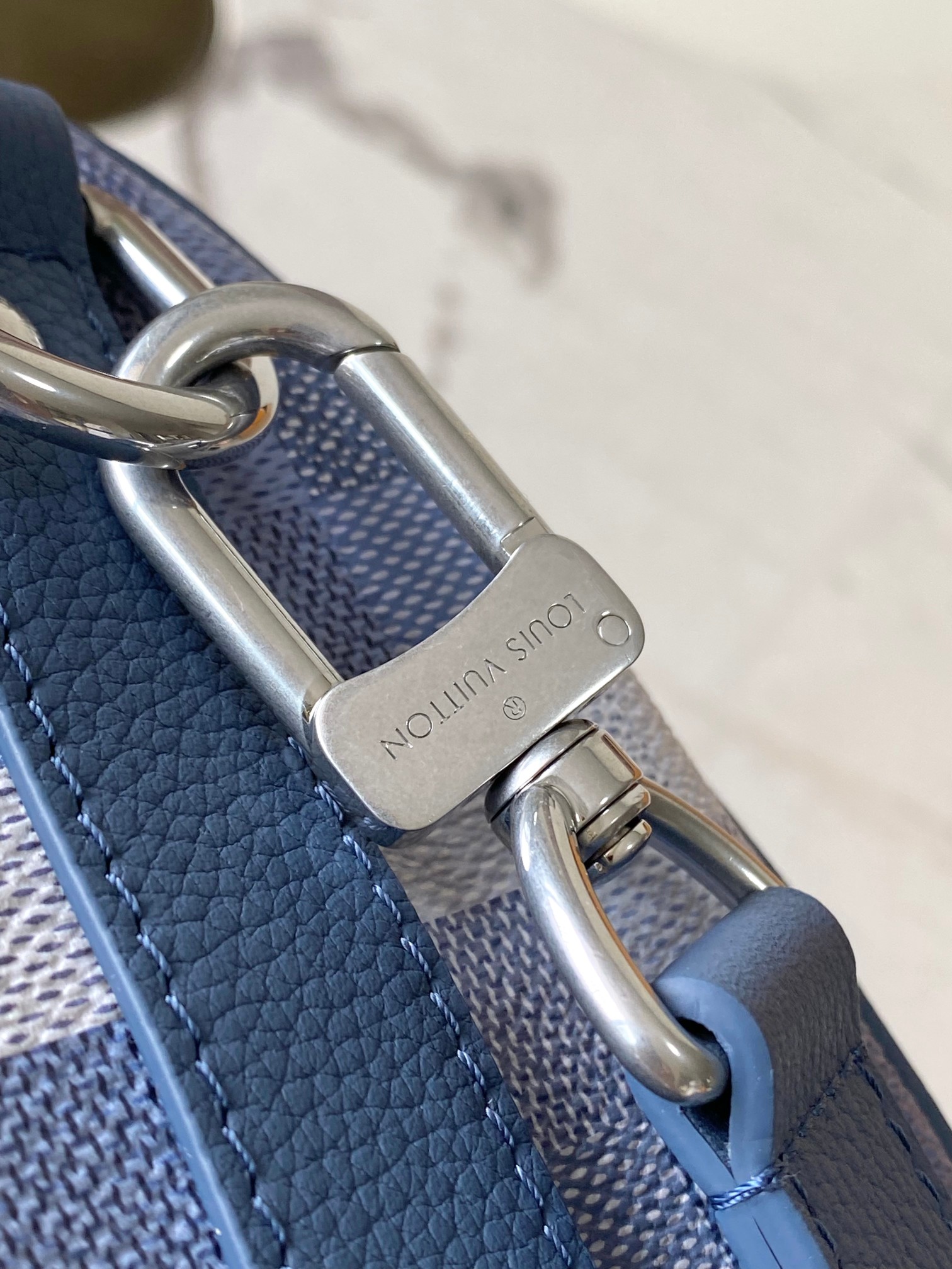 Louis Vuitton Keepall Bandoulière 25 Bag - Image 7