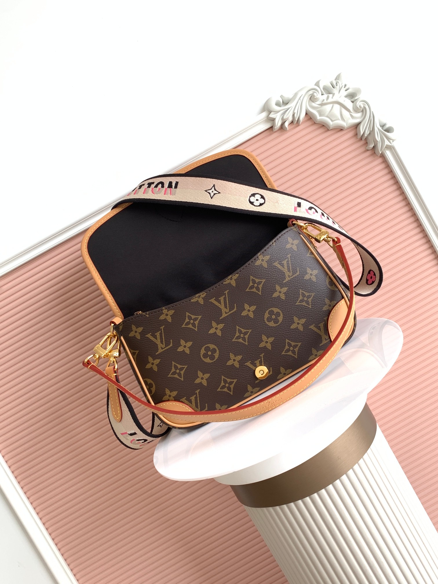 Louis Vuitton Diane Crossbody Bag in Black Monogram Canvas - Image 7