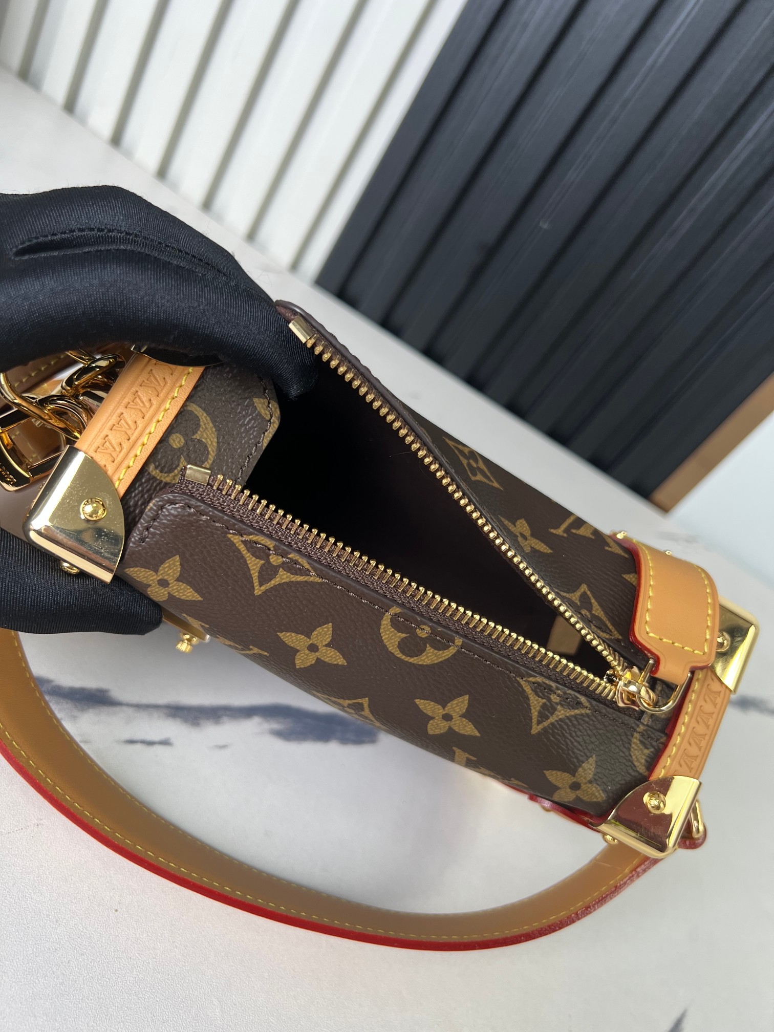 Louis Vuitton Monogram Box-Style Handbag M46815 - Image 8