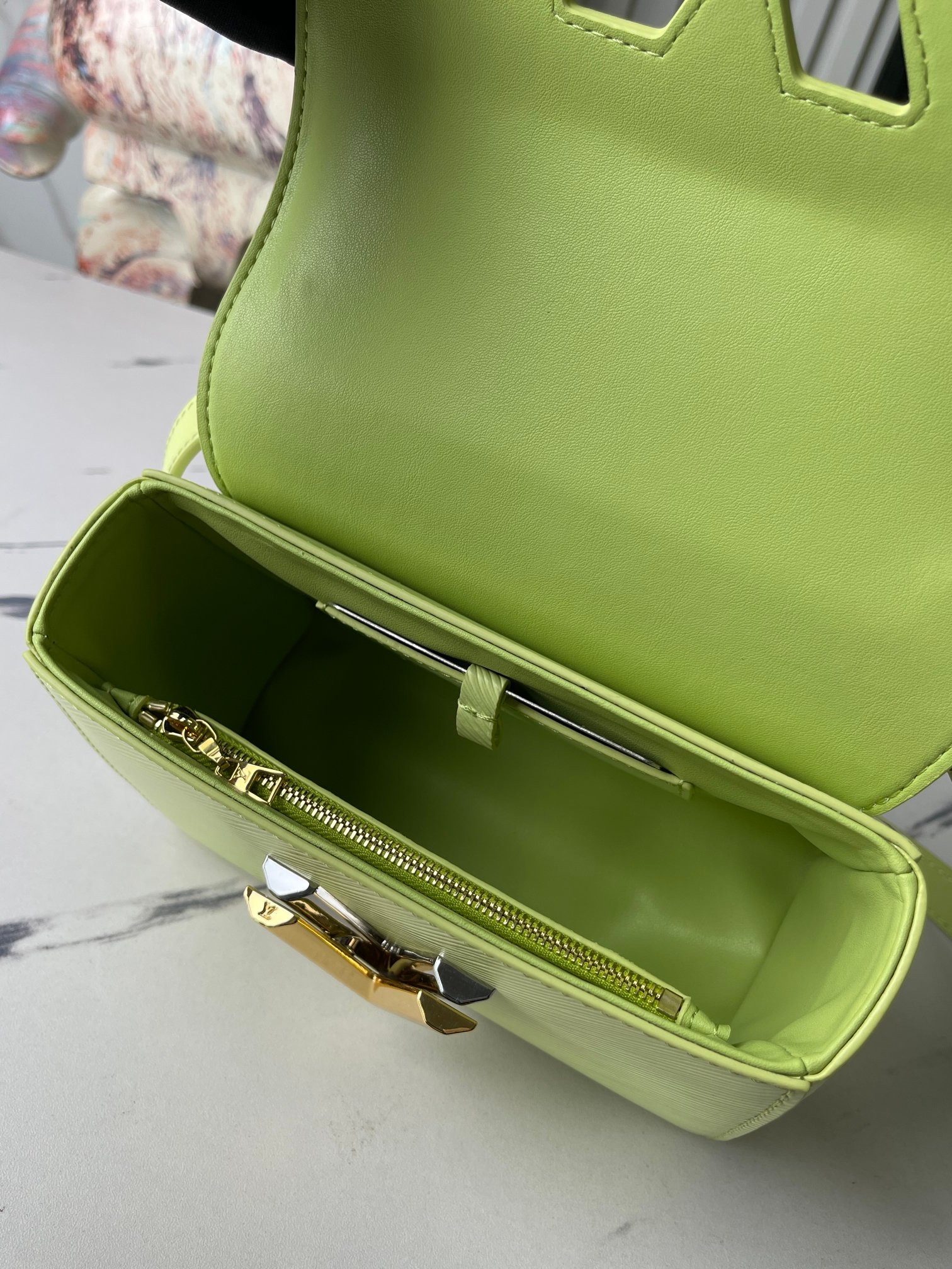 Louis Vuitton LV Twist Small Handbag in Green Ripple-Pattern Leather - Image 8