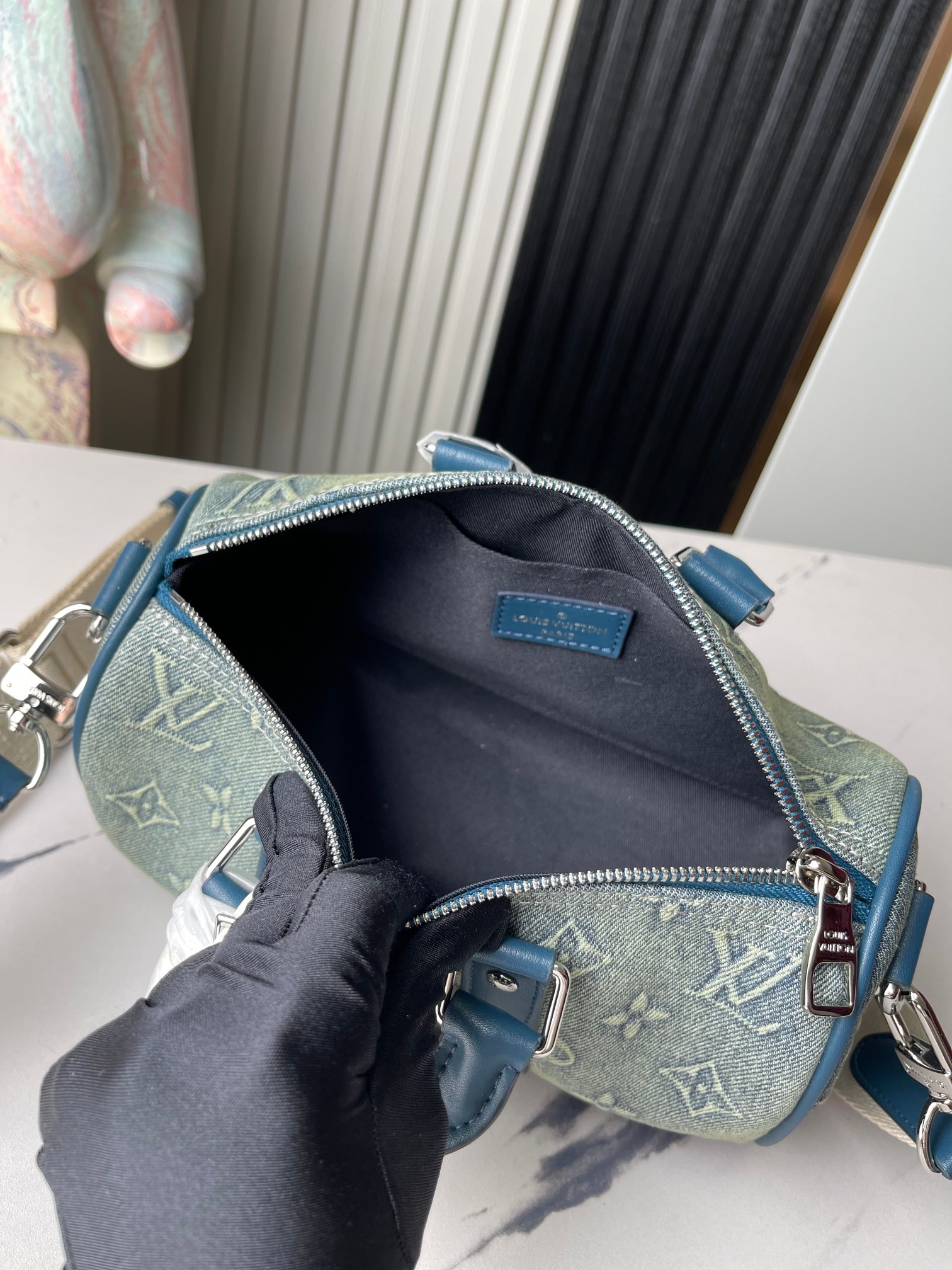 Louis Vuitton Keepall Bandoulière 25 Shoulder Bag in Monogram Washed Denim Canvas - Image 8