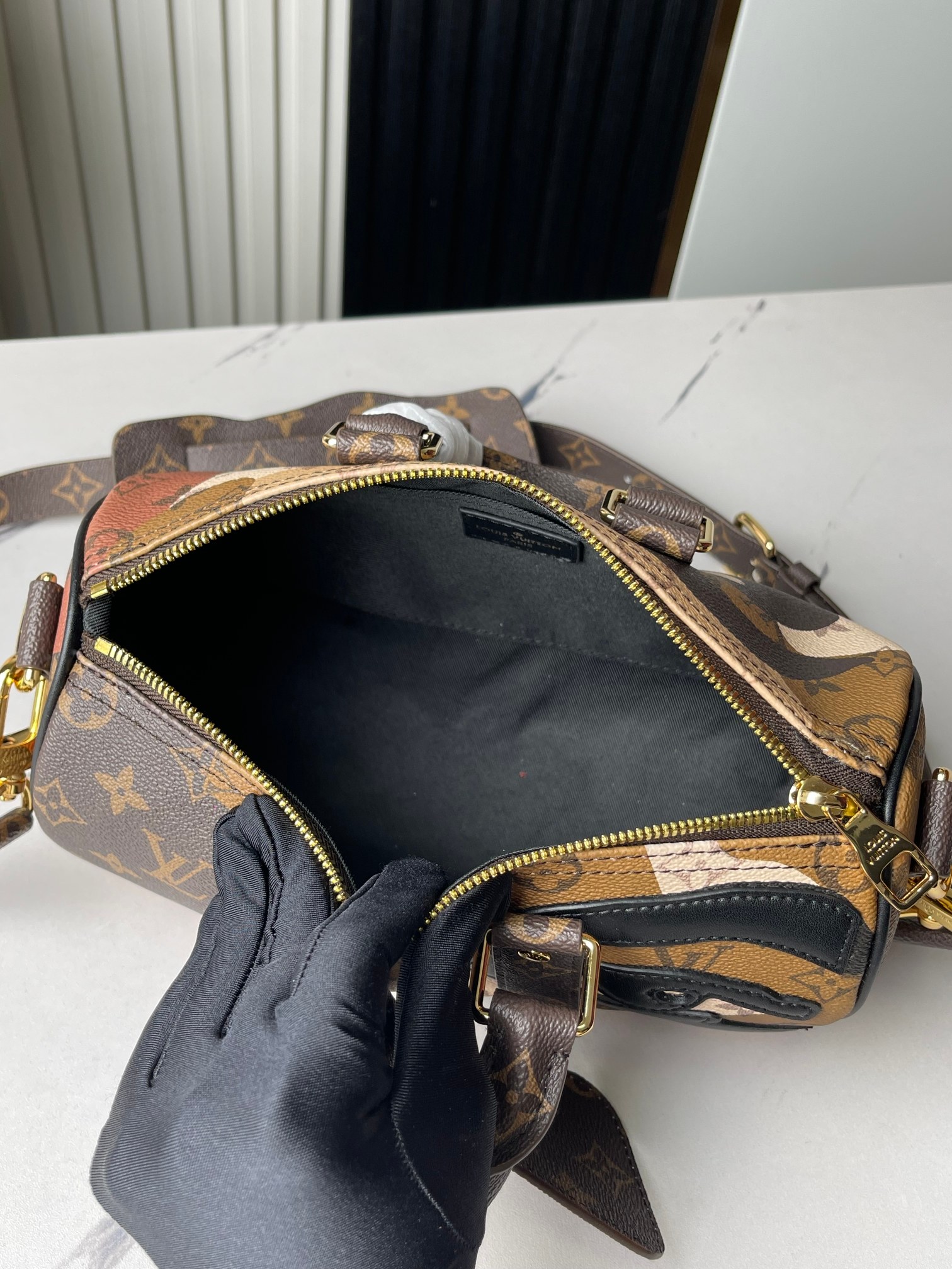 Louis Vuitton Keepall Bandoulière 25 Monogram Shoulder Bag - Image 8