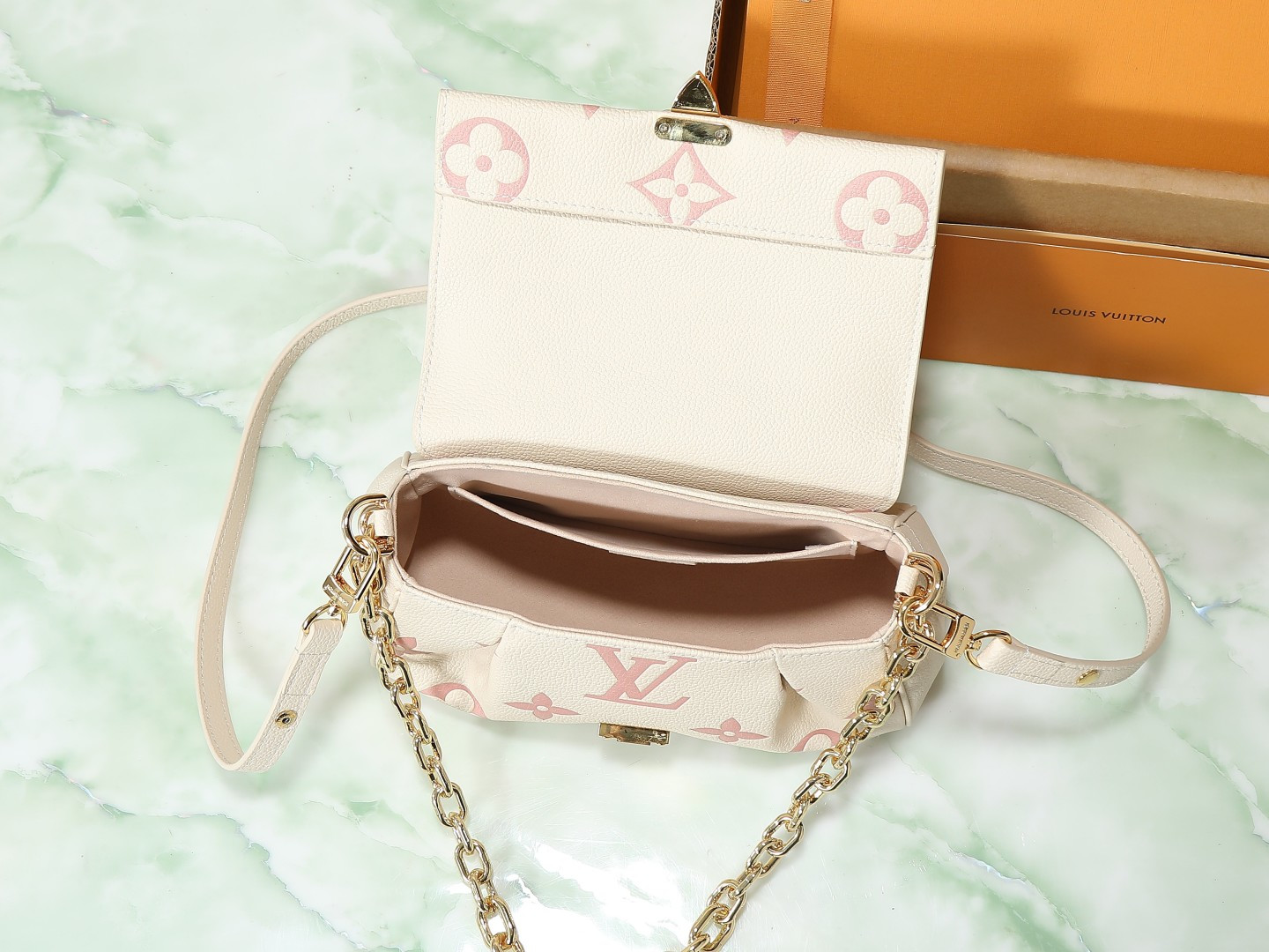 Louis Vuitton Favorite Handbag M45813 / M46393 - Image 8