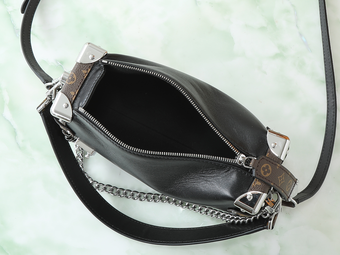 Louis Vuitton Side Trunk Vibe M15195 Black Leather Chain Crossbody Bag - Image 8