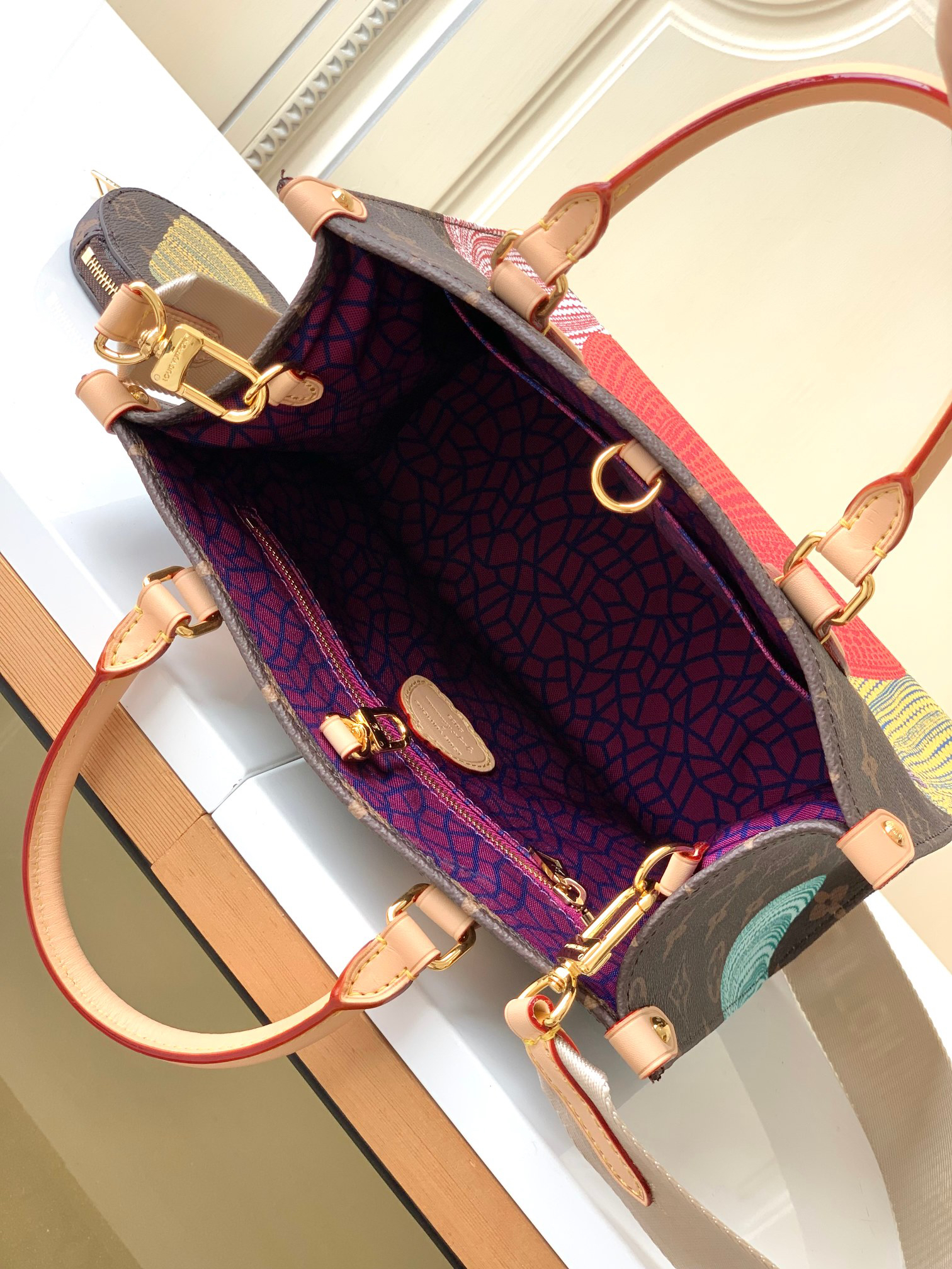 Louis Vuitton OnTheGo Small Handbag with Yayoi Kusama Monogram Canvas - Image 8